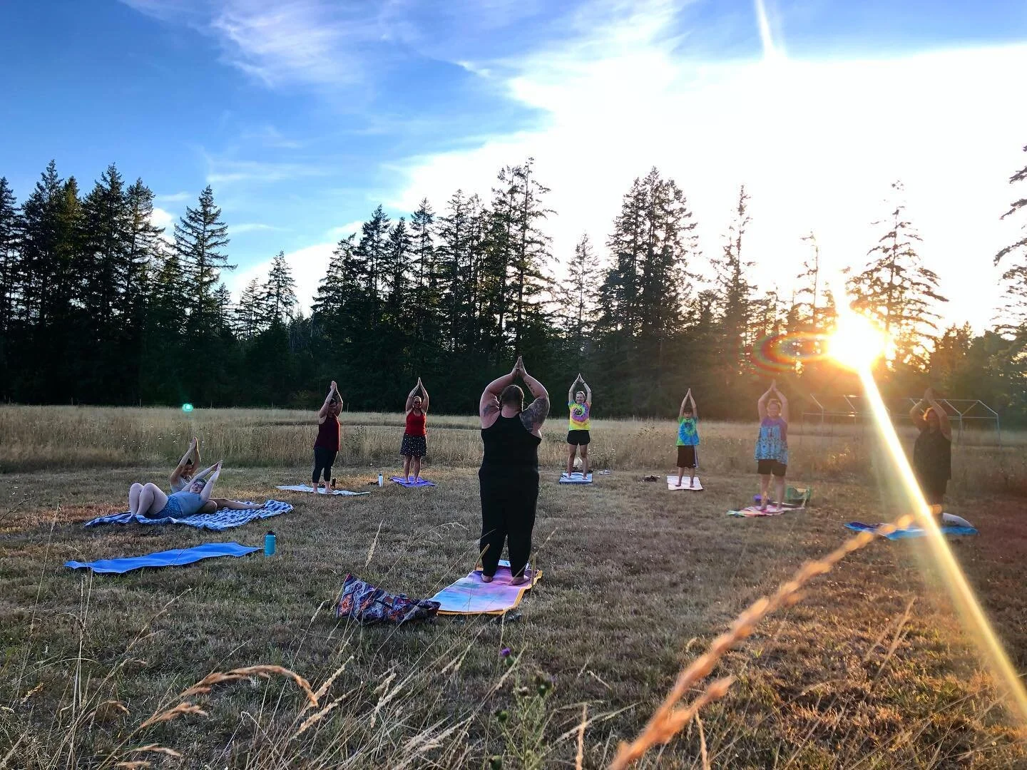 Holly @gypsyblood78 &amp; Krista @krista.wells.73 officially launched their new ventures into the world this evening ✨🌎
Celebrating BohoFlow- Yoga for abundant bodies &amp; Soul Tuning Energetics 🙏💖✨
Thanks ladies for an awesome evening!!
Way to i