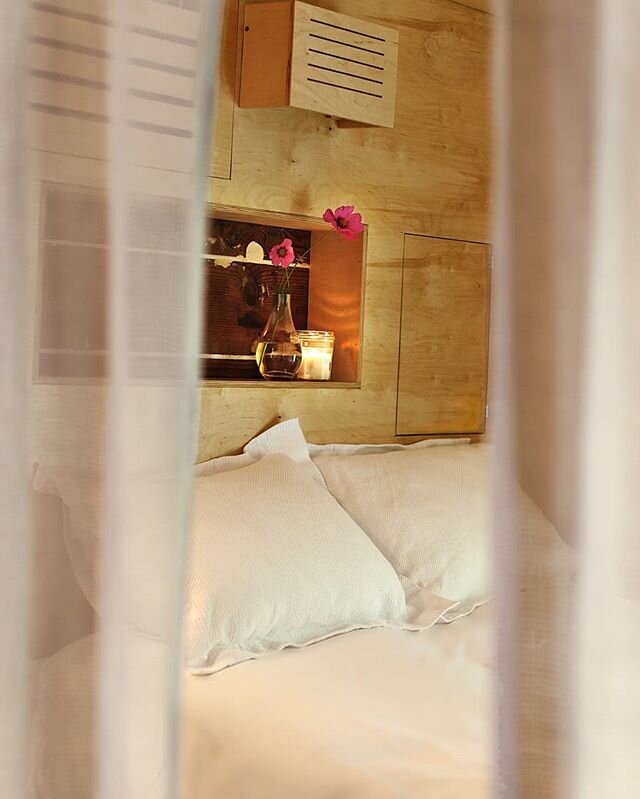 This dreamy space just happens to be located above Yakuza, in our Kuza Loft. Visit yakuzalounge.com for lodging. 🏡