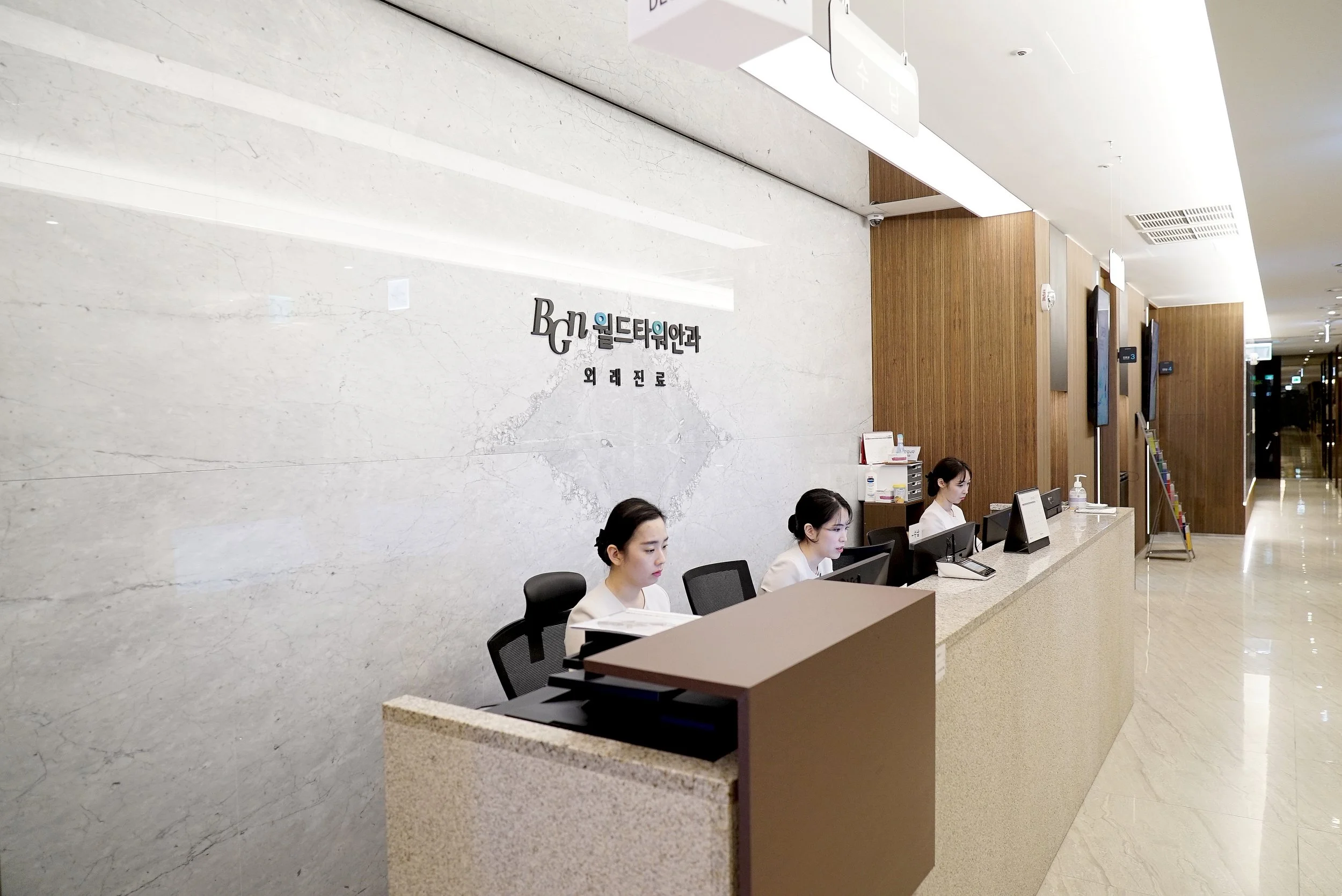 잠실내부_4_외래접수 데크스.JPG