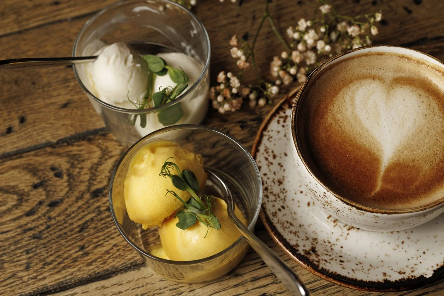 Kaffe med dessert, is sorbet