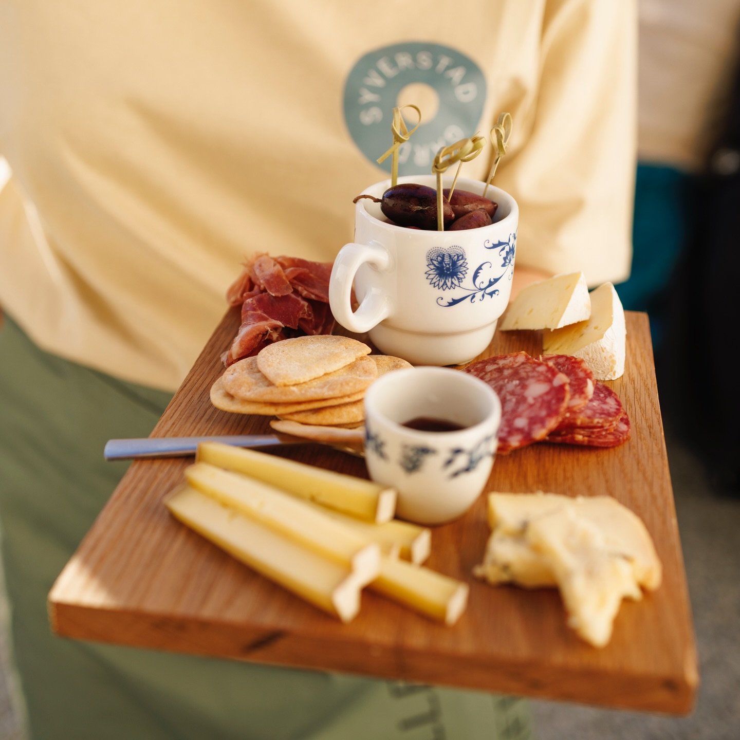 Fotooppdrag hos Syverstad g&aring;rd. Et levende tun med lange tradisjoner, mennesker som bryr seg og detaljer som skaper gode opplevelser.

#bedriftsfoto #syverstadg&aring;rd #n&aelig;ringsfoto