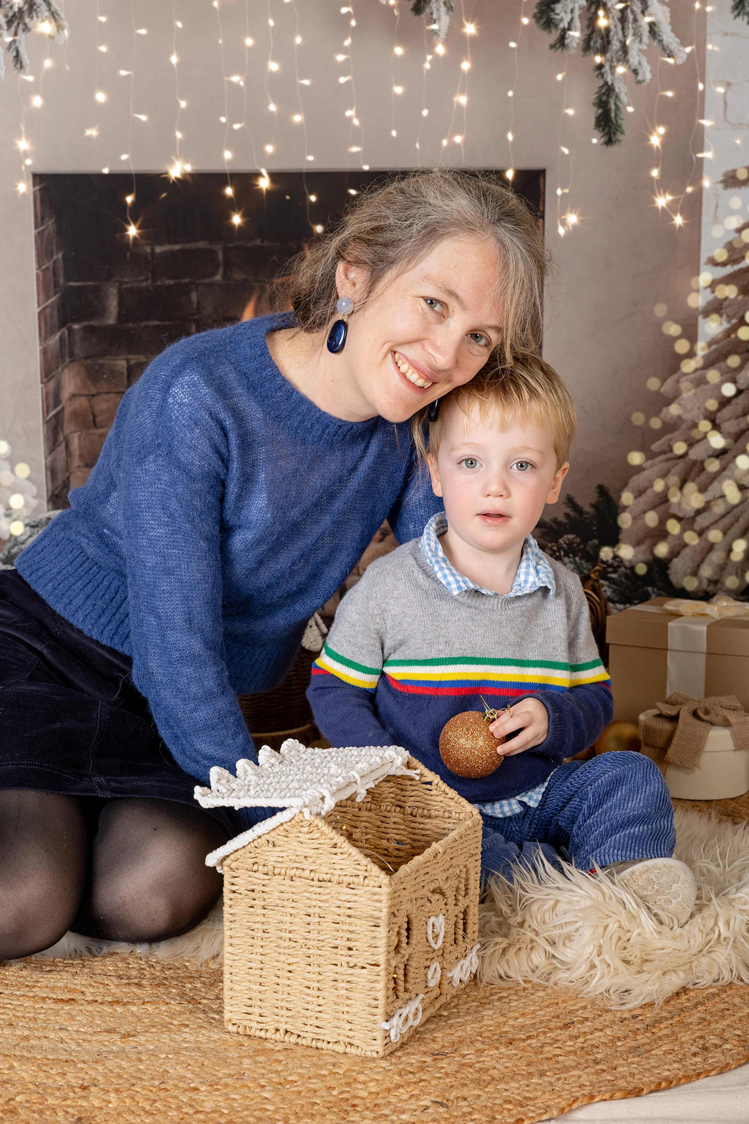 Alice - Mini Christmas Session 2025-22.jpg