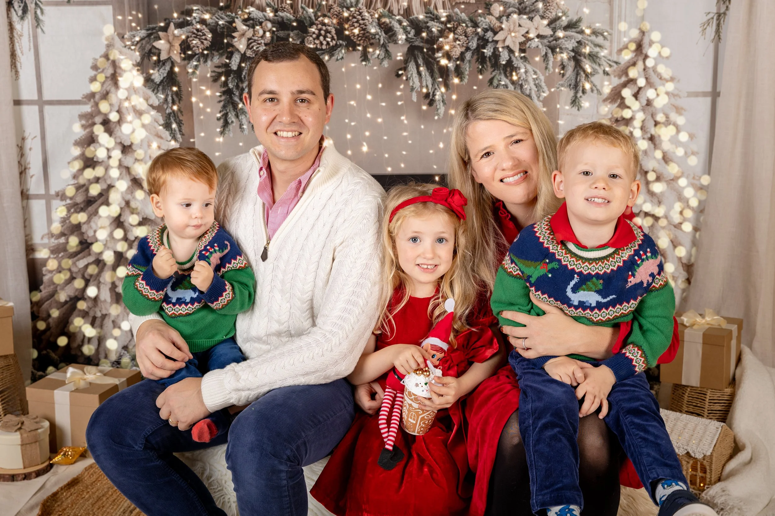 Rebecca - Christmas Mini Session 2025-19.jpg