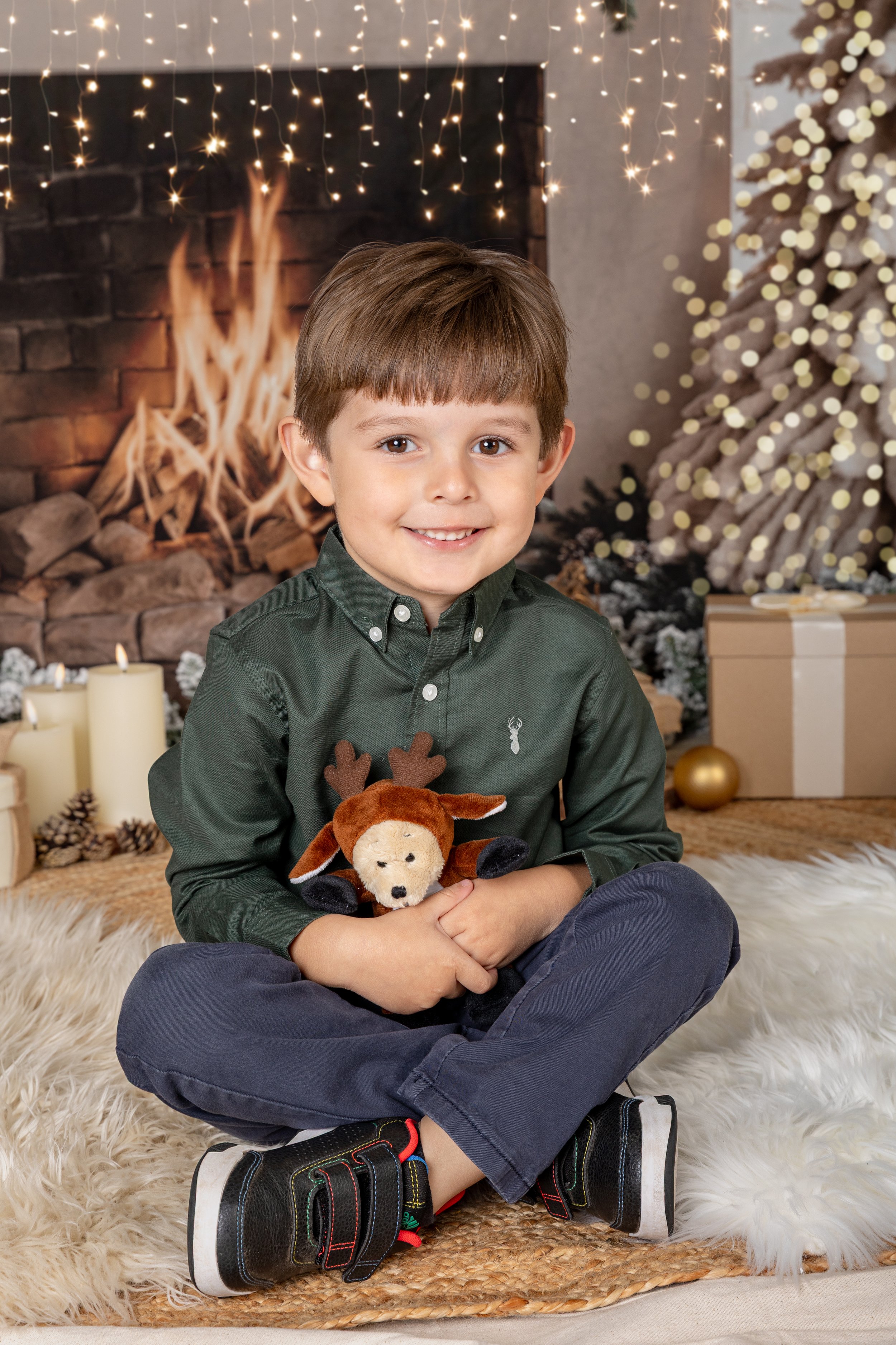 Adriana - Christmas Mini Session - 2025-7.jpg
