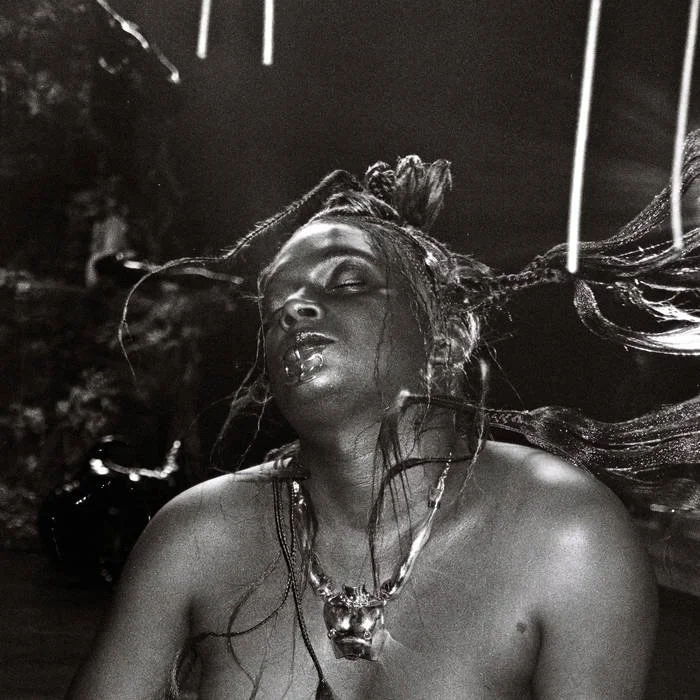 Lotic publica su nuevo EP Sparkling Water