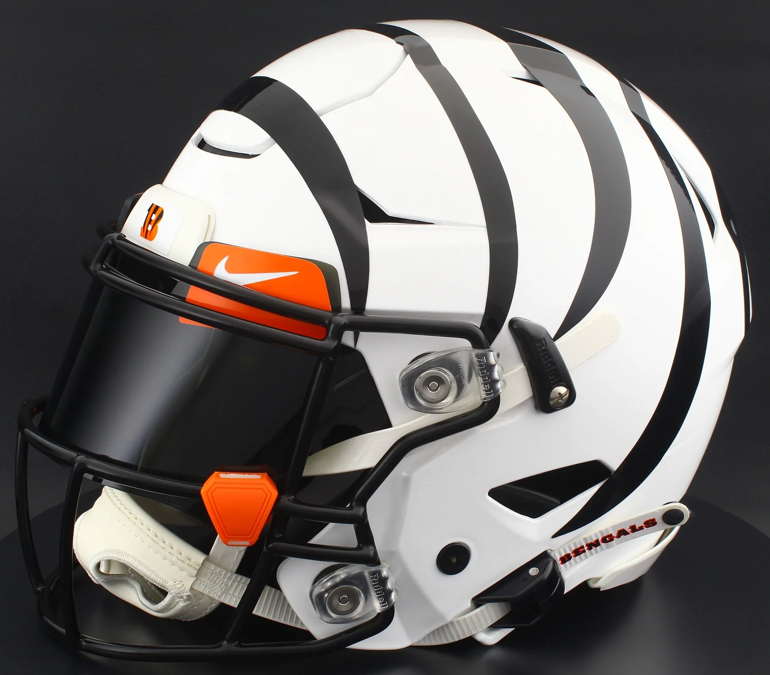 bengals motorcycle helmet Cincinnati Riddell Replica Full Size Speed Style On-Field Alternate Black Oakley Legacy Visor Cincinnati Bengals Riddell 2025 Salute