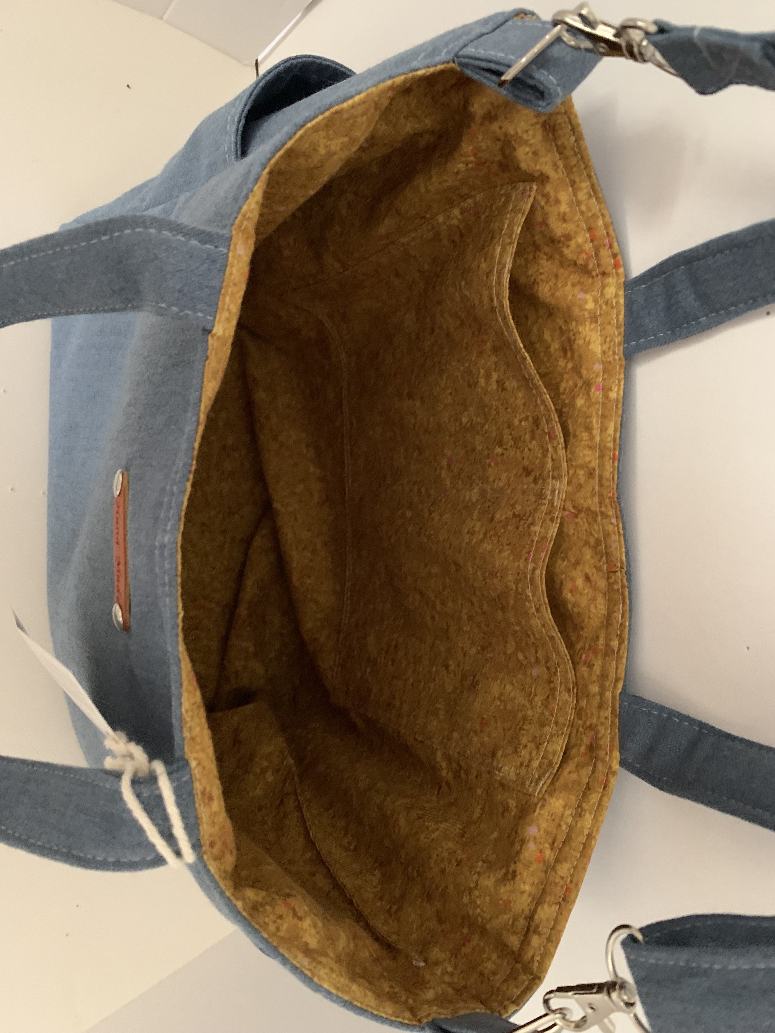 Lt_Denim_Tote_Side_Pockets_Interior.JPG