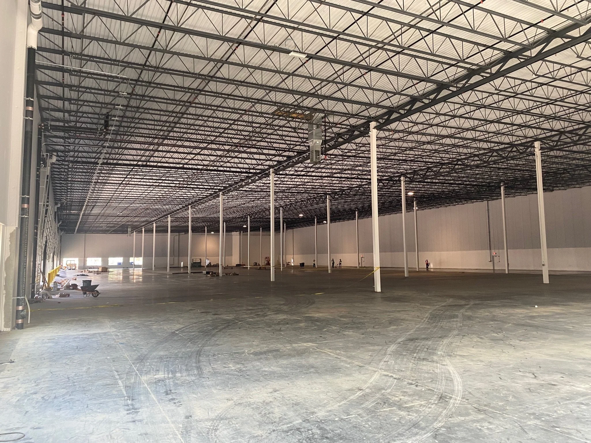 High-bay industrial capacity can support a wide range of evolving tenant needs, from advanced manufacturing and specialized logistics to adaptive reuse and experiential uses.