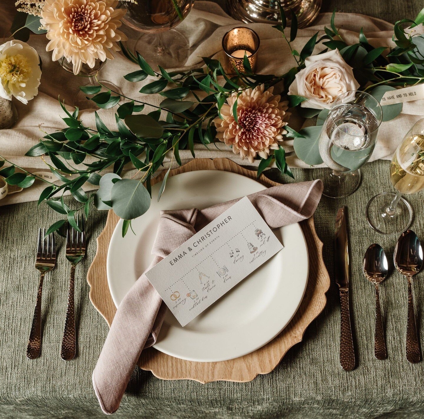 Bringing the beauty of spring to your screens with this dreamy wedding tablescape our wedding team created with @specialoccasionscollection and @petalswithstyle and perfectly paired invitations by @letters.to.rose. 🌿 Allow our team of wedding coordi
