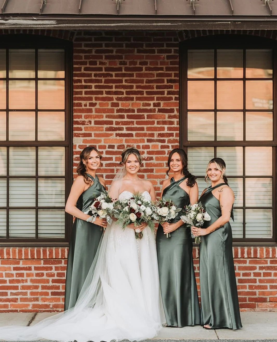 Timeless brick, romantic greens, and the kind of light that makes every moment feel like magic, your date is waiting! 🌿⁠
⁠
📸@jtr_media