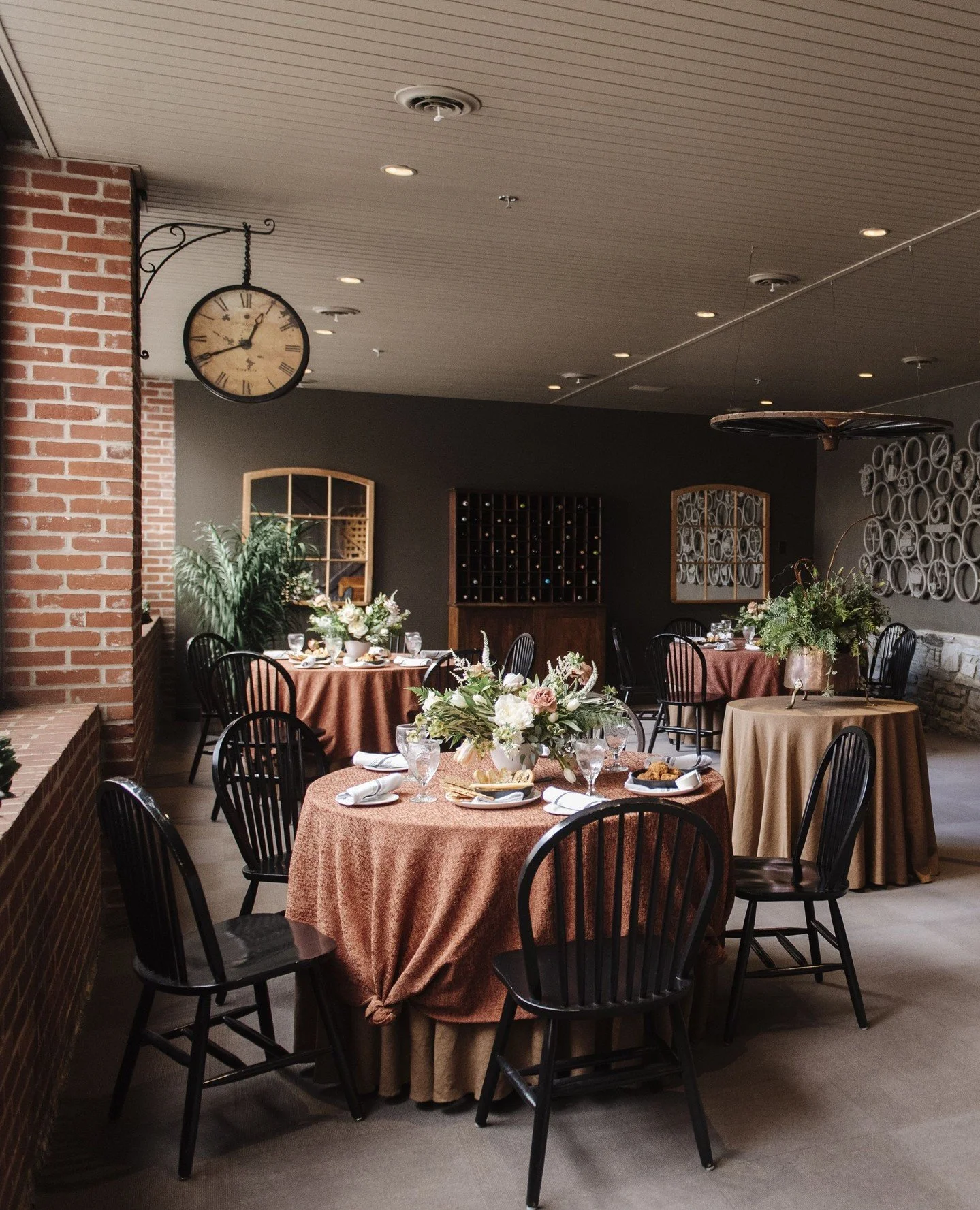 A private space, a shared table, and the people who matter most.⁠
The 1865 Room is ready for your rehearsal dinner. ⁠
⁠
📸@laurenfisherphotography⁠