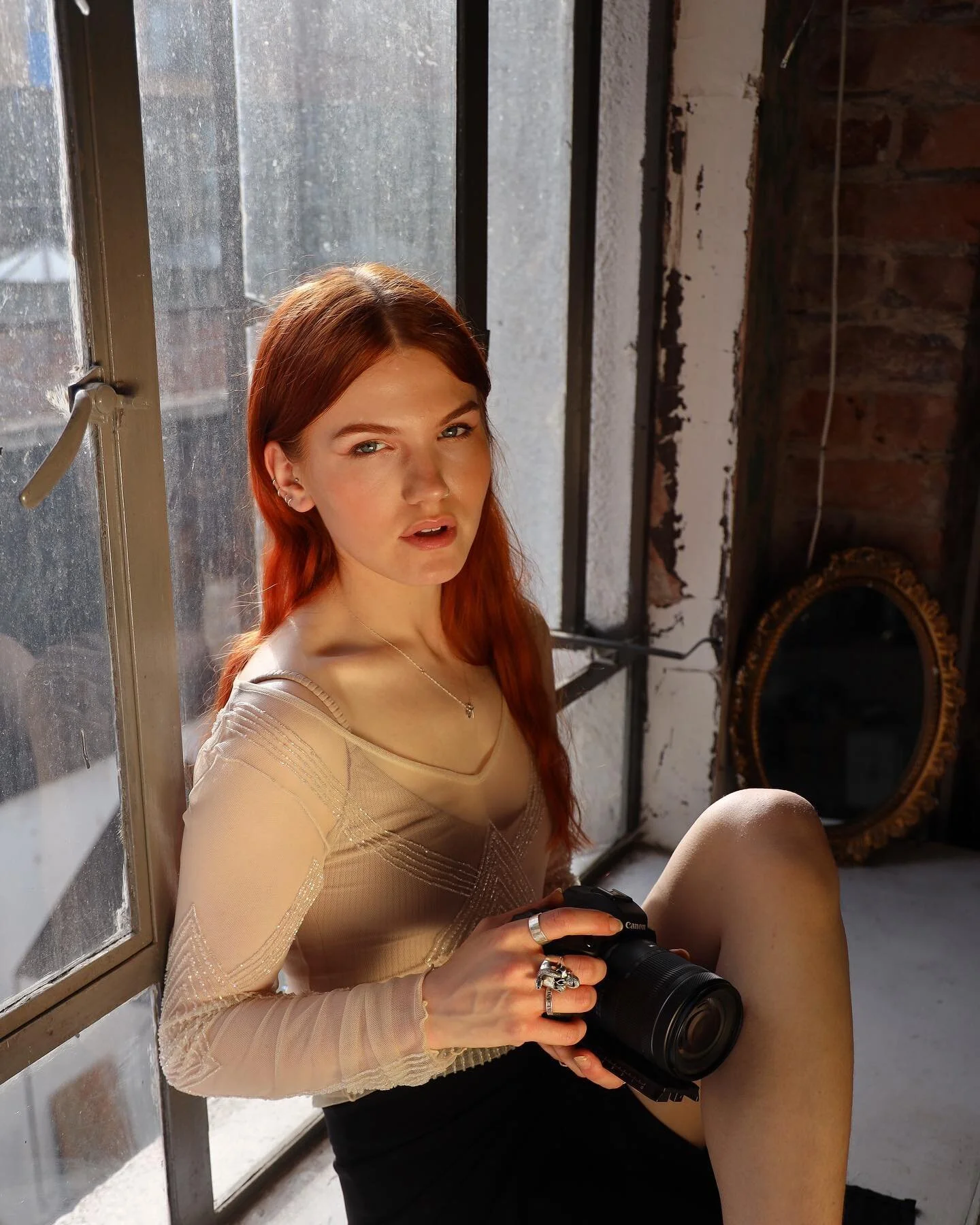 helloo 👋🏻 

I&rsquo;m Sophie, a multi-disciplinary artist based in Bristol. 🔗

Gonna be sharing my graphics, video work  and some throwbacks to old projects🖤

Photo: @alicesuttonphotography