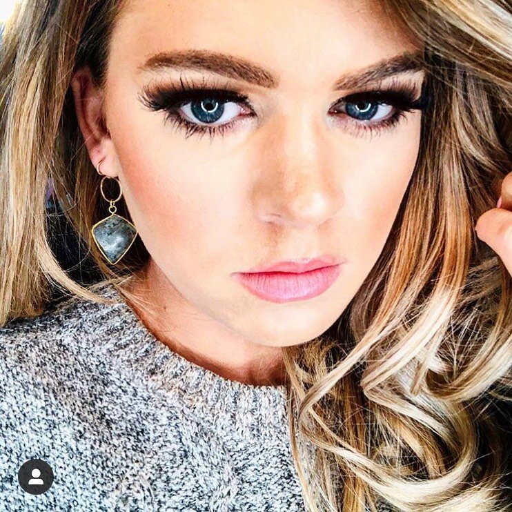Beautiful Sierra is wearing her @j.a.gems Labradorite, Gold Earrings!  Just a little fun to go with all those greens this fall! #jagems #twistedpinesphotography #oneofakindjewelry #oneofakind #locallymade #madewithlove❤️ #madewithlove #labradorite #l