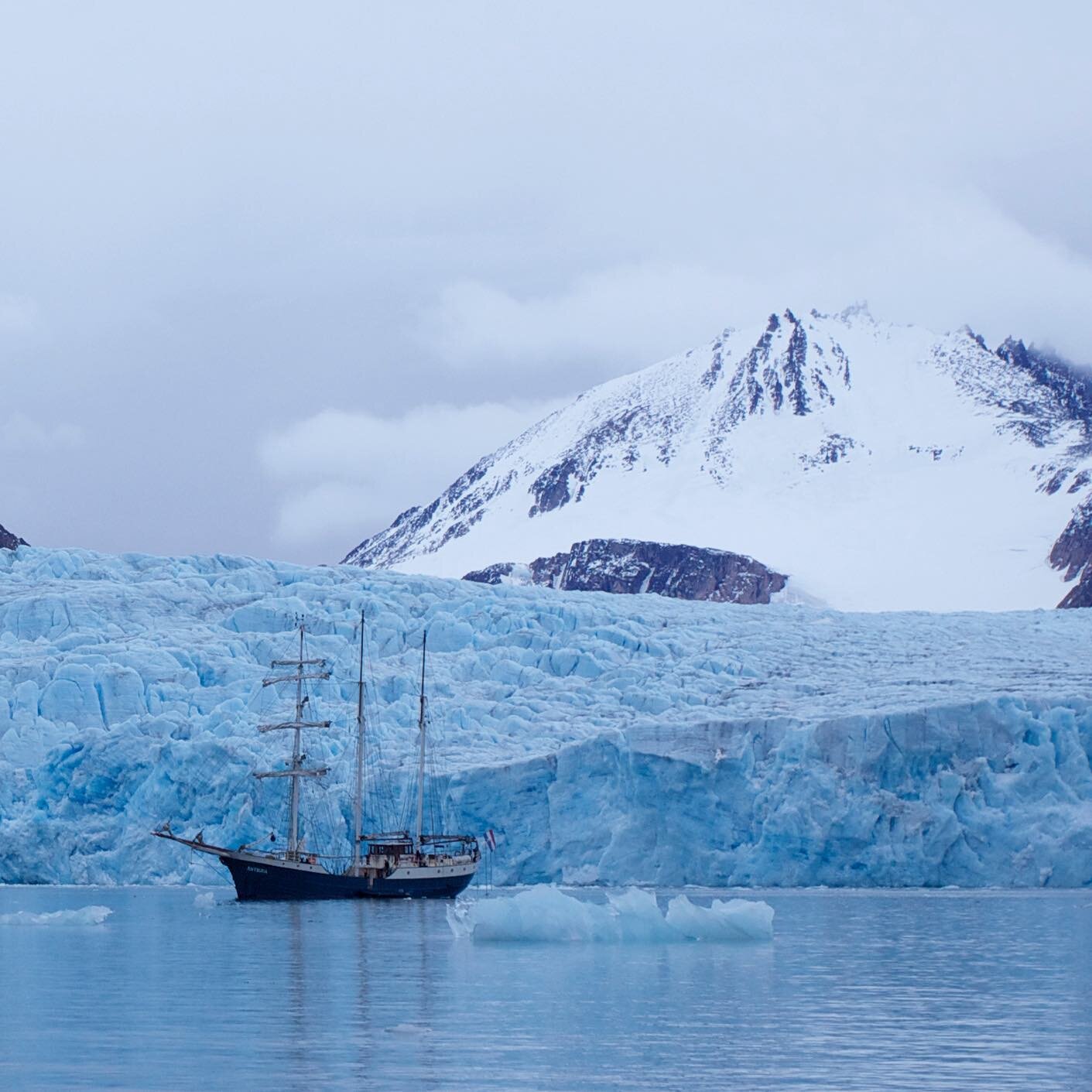 Sailing into the Arctic waters

#iceberg #glacier #glacierlagoon #svalbard #arctic #expedition #voyage #climatechange #polar #landscapes #nature