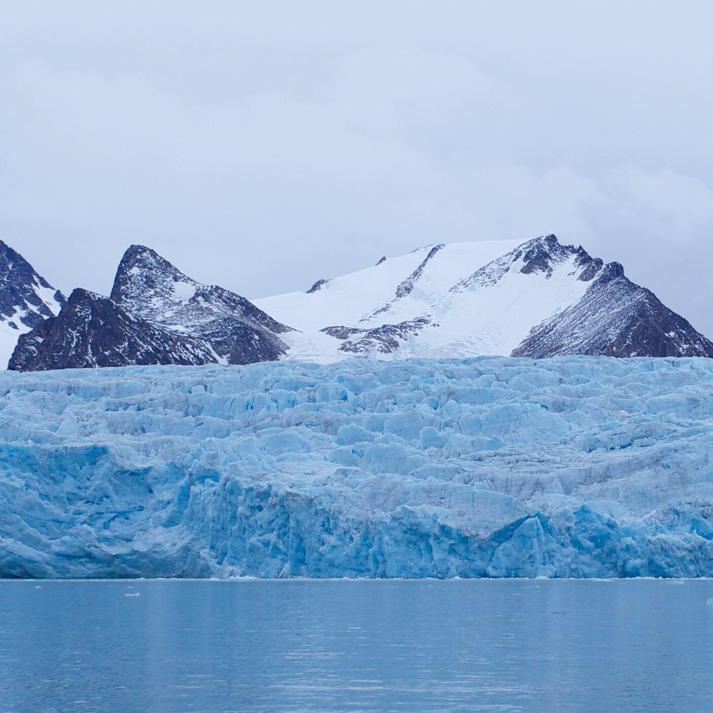 Fantastic glaciers of Svalbard

#iceberg #glacier #glacierlagoon #svalbard #arctic #expedition #voyage #climatechange #polar #landscapes #nature