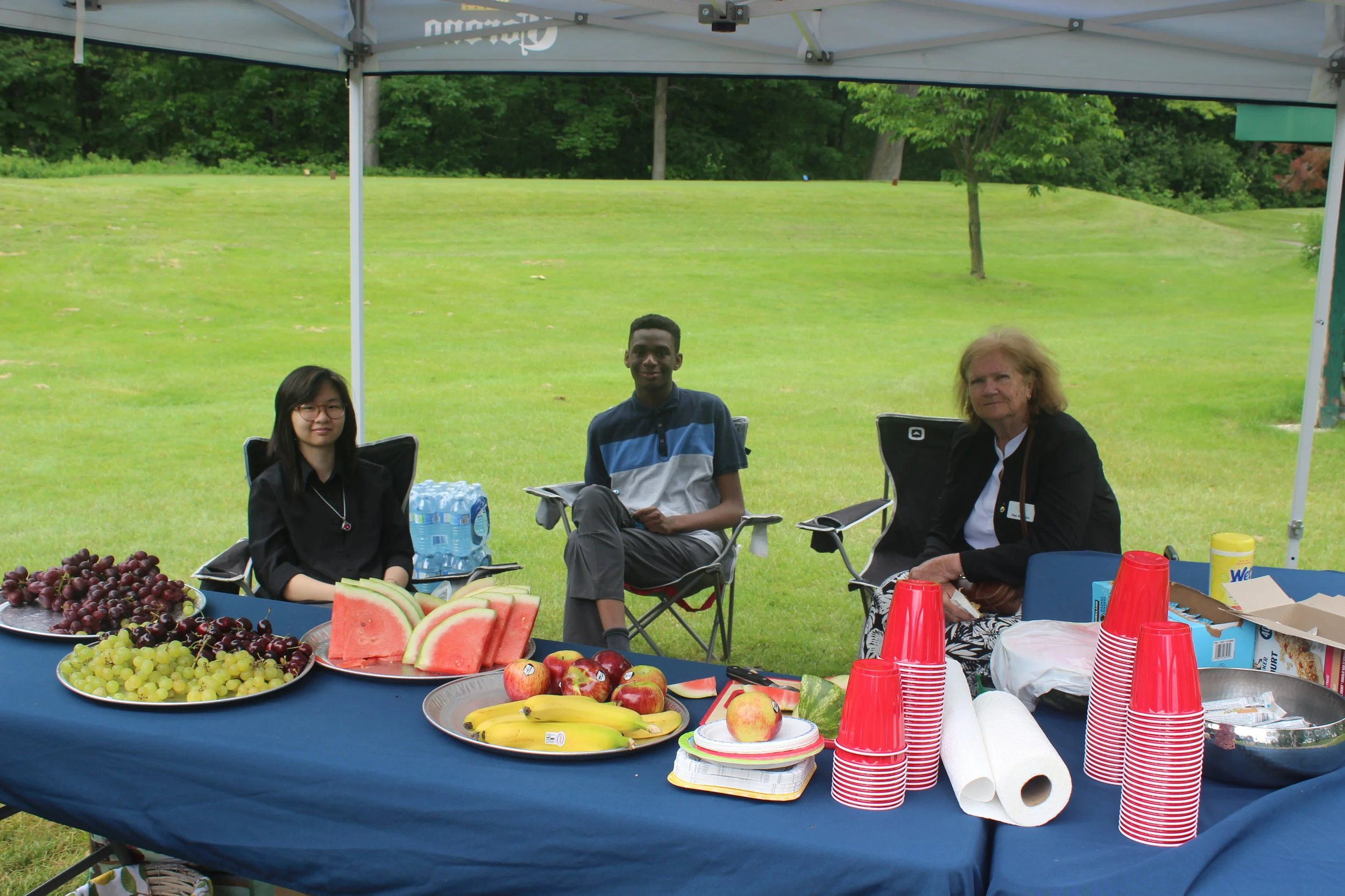 03- volunteers - fruit stand.JPG