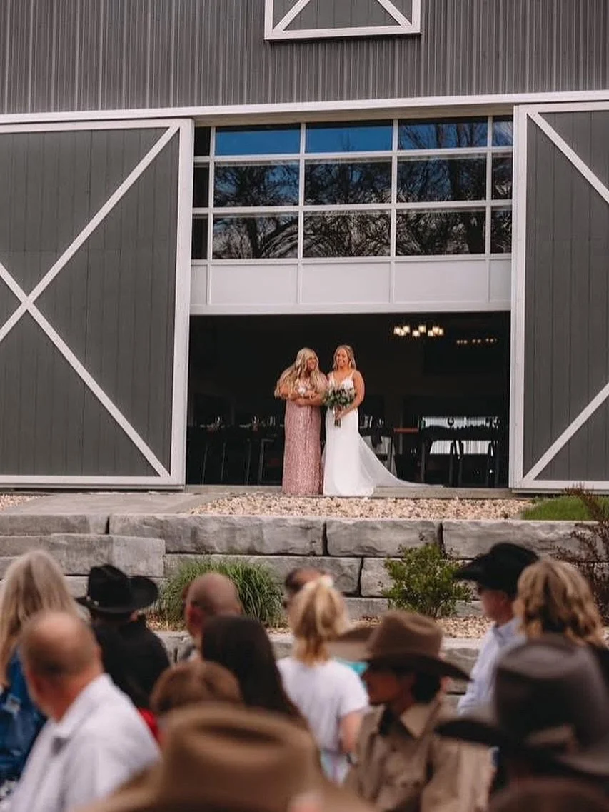 ✨ Hi, if you&rsquo;re new here&hellip; welcome to our instagram page! ✨
We&rsquo;re so glad you found us 🤍
We have noticed we have some new followers recently and wanted to give a proper introduction! 

At Timbers Edge Wedding &amp; Event Centre, we