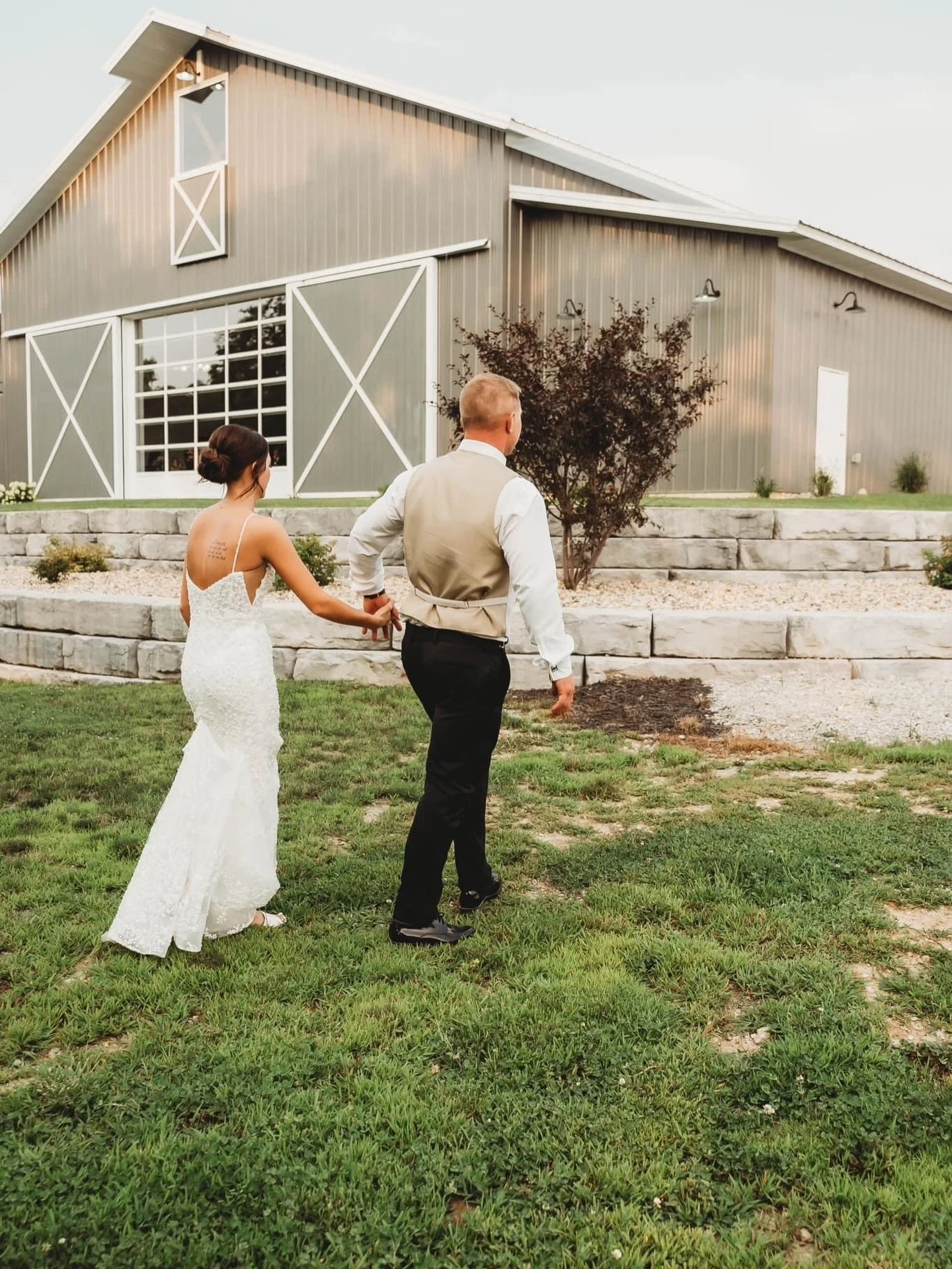 ✨ Wedding Tip Tuesday ✨

Want your wedding day to feel relaxed instead of rushed?
Build in a 15&ndash;20 minute buffer before your ceremony.

Trust us &mdash; hair runs late, boutonnieres go missing, and someone will need a quiet moment. That extra c