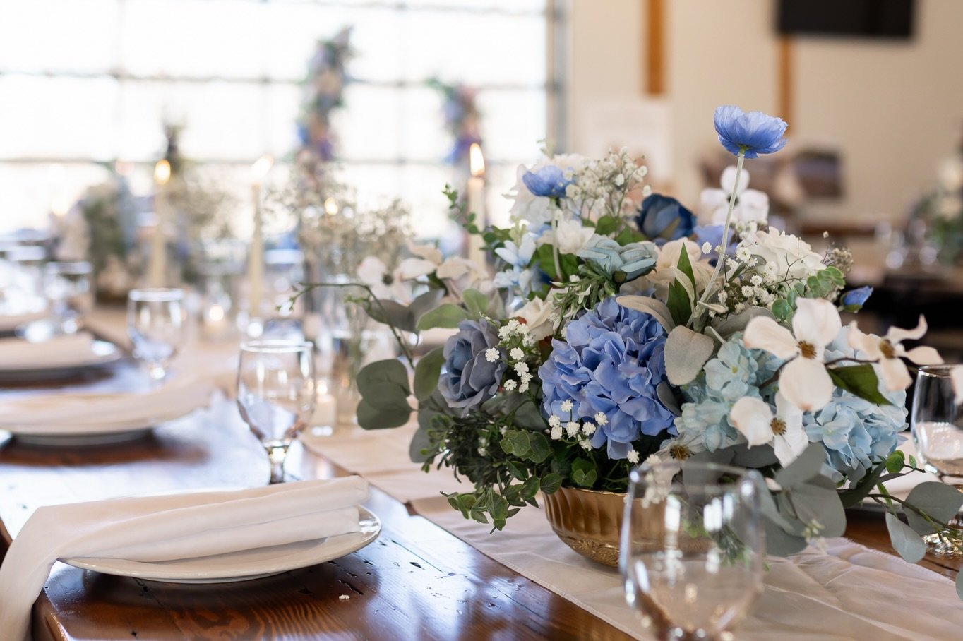 decor and design inspo 🪽🩵☁️🦋🤍

design and florals by @timbersedgevenue 
photo by @arrowheadphotography319