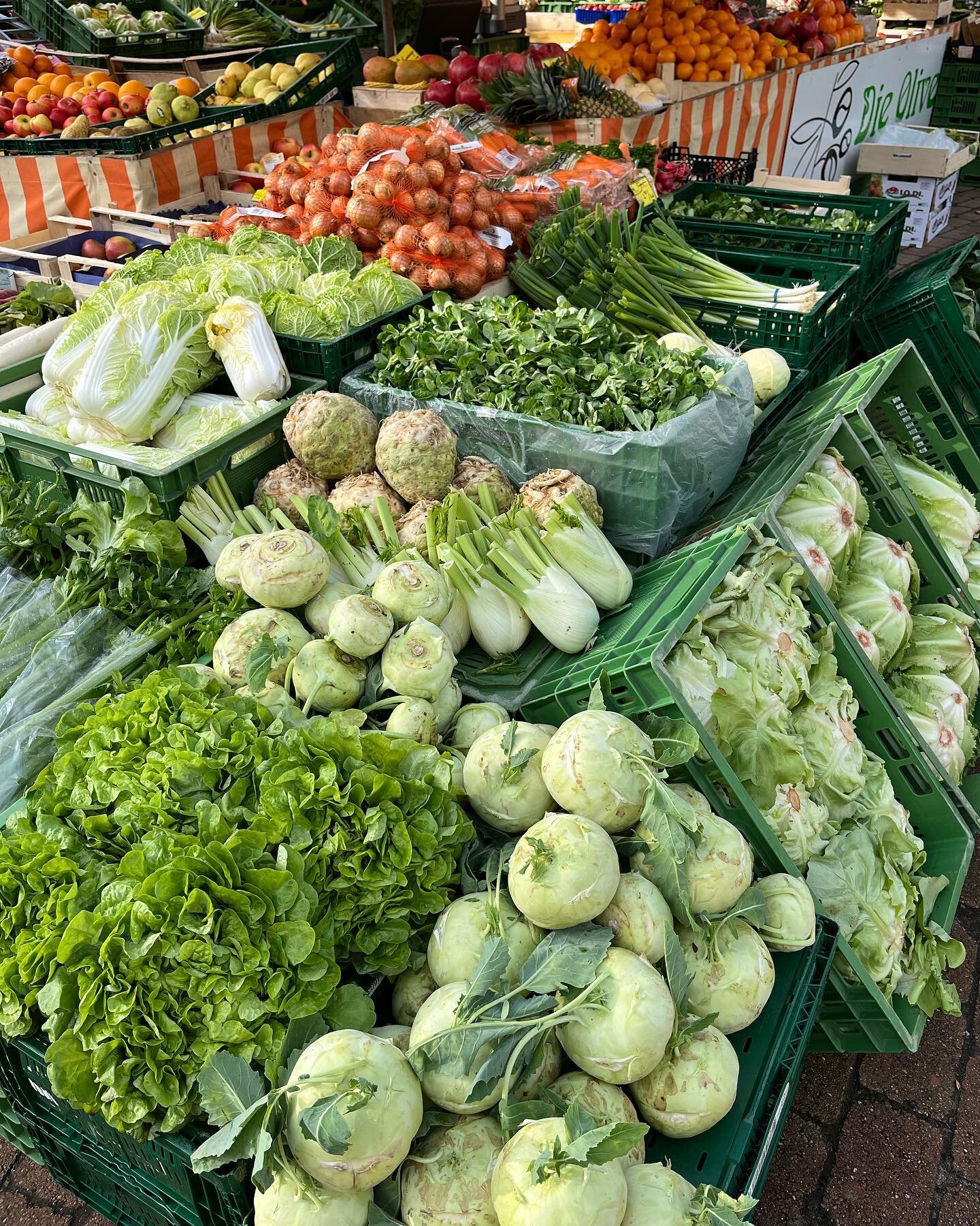 Vitamin Vednesday (oder so &auml;hnlich 🤭)

Habt ihr euer Immunsystem schon ausreichend f&uuml;r den Winter vorbereitet? 🥬🥕🧅

__________________________
#dieolive #ladenburg #vitamine #gesund #healthy #healthyfood #schriesheim #heidelberg #obst #