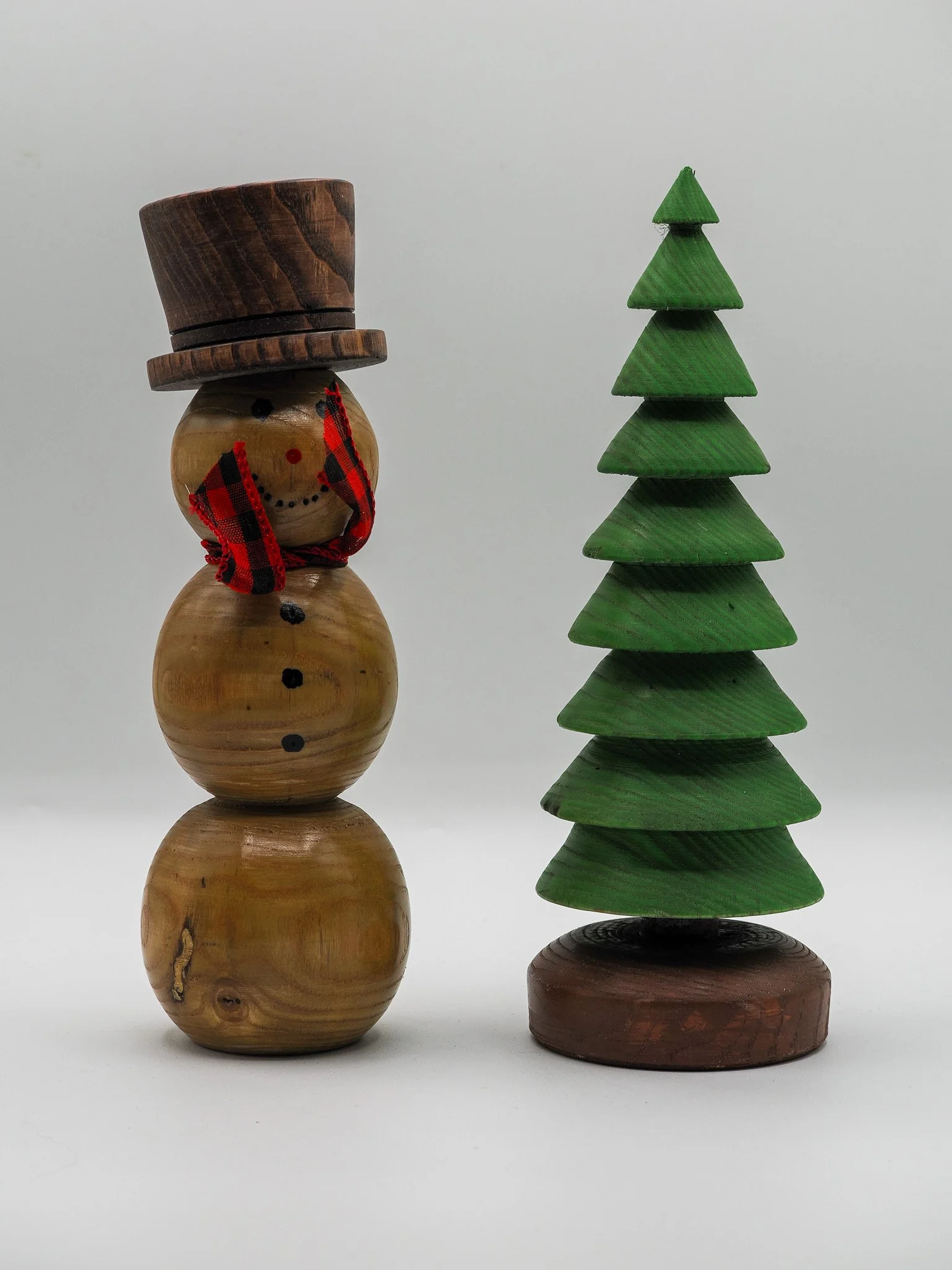 202512_WT1_PaulWilhelm_Tree and Snowman.jpg