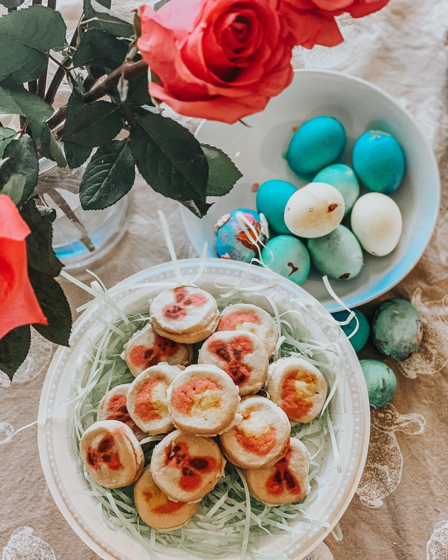 Little kid approved Easter Cookie recipe &amp; activity 🐰 

EASY:
I LIVE for finding quick and maintenance free things to do with my 4 year old. Today during the twins nap time, we made some Easter cookies using @pillsbury pull apart cookies. 

A li