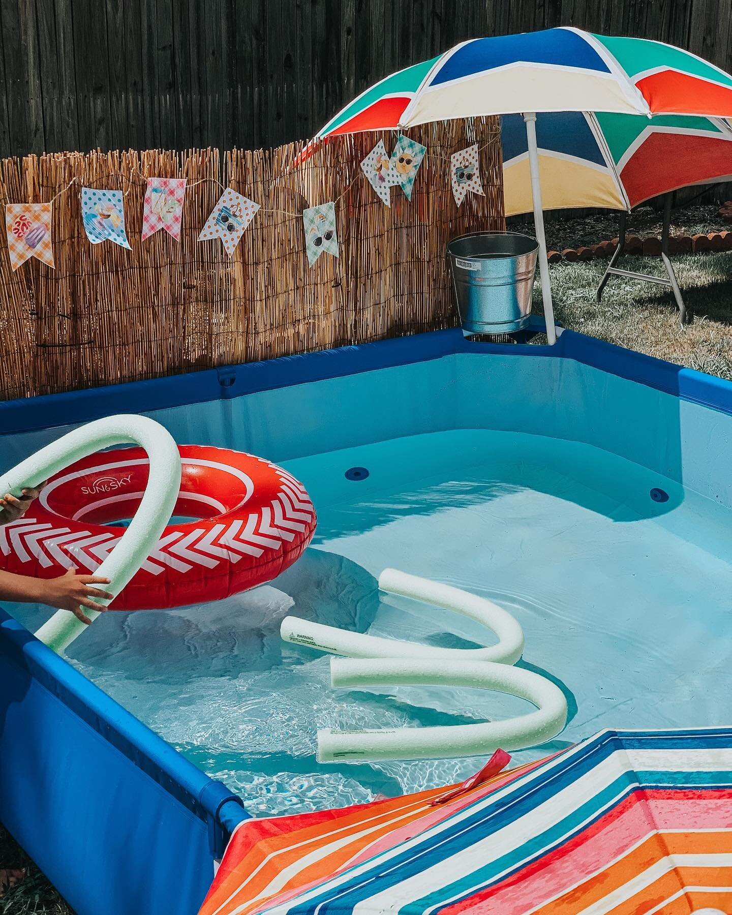 The best backyard 4th of July&hellip; 🇺🇸
⠀⠀⠀⠀⠀⠀⠀⠀⠀
We are on the last day of #3daystohost , and this is always my favorite day: family fun and traditions. What do we do?? Create a backyard water park! Set everything up the night before or the morni