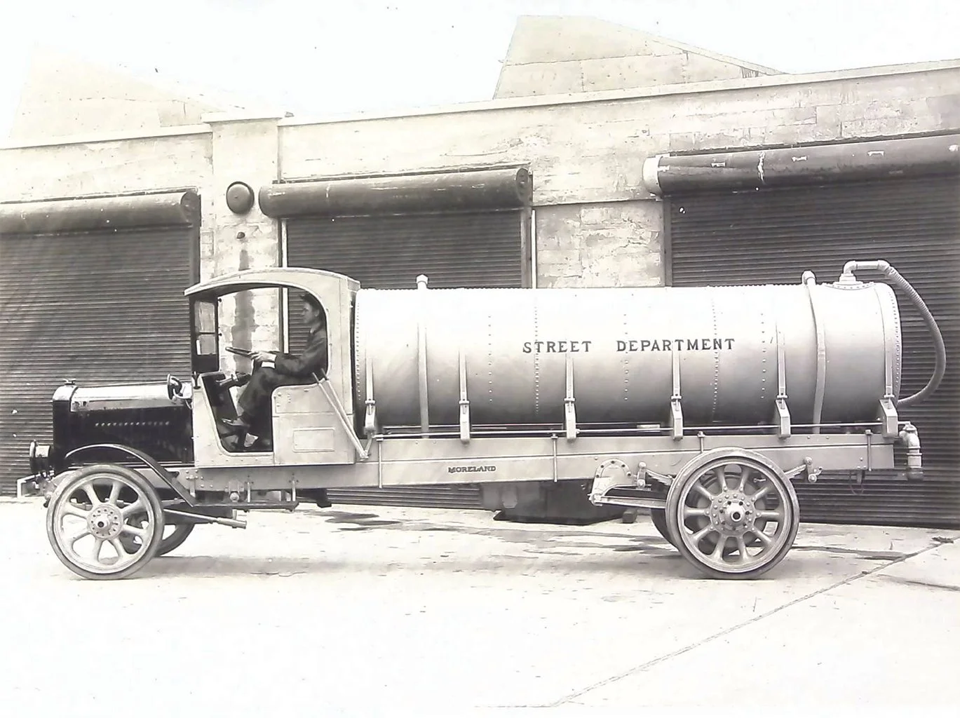 2000101 - Moreland Street Department Tanker Truck.jpg