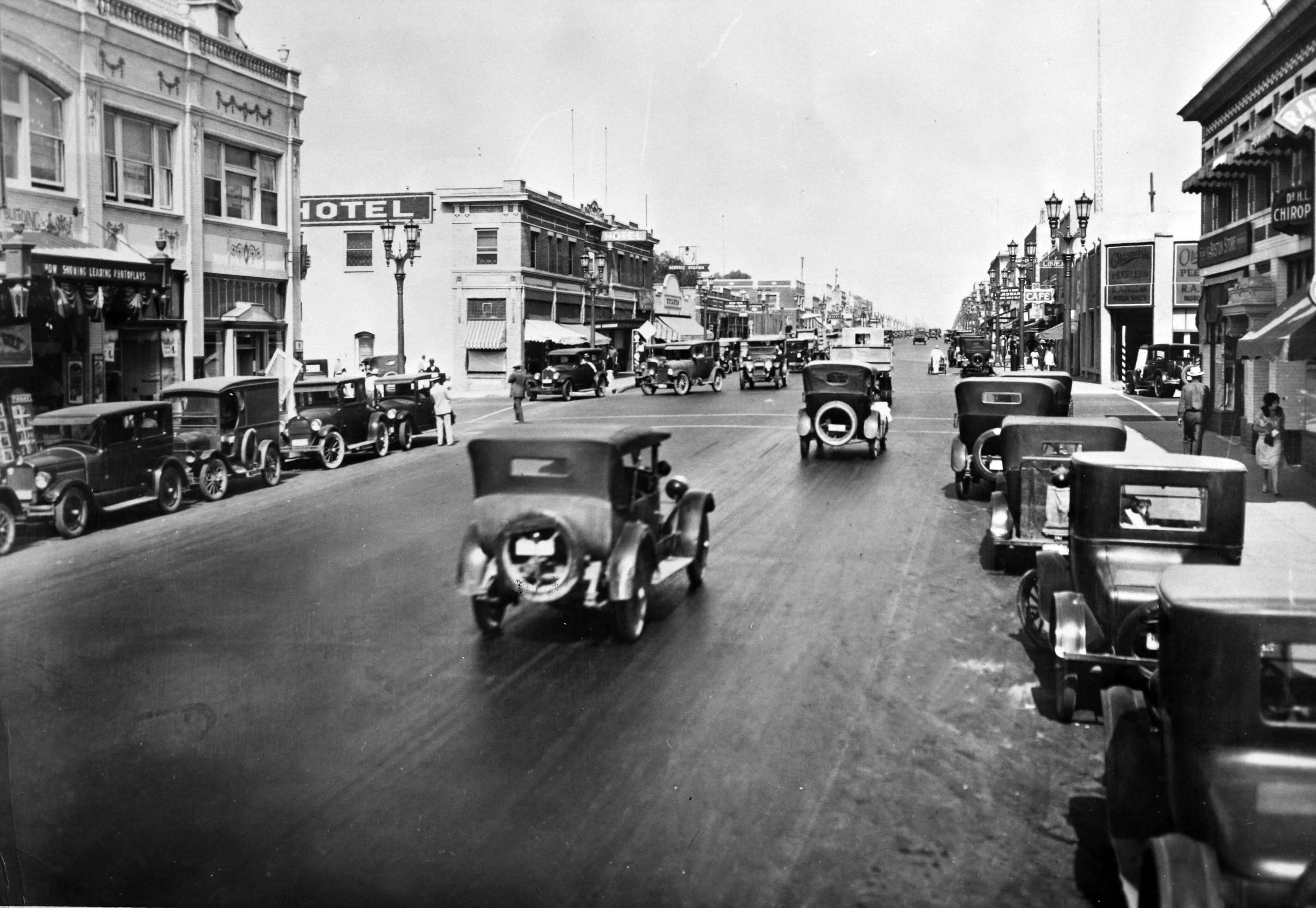 San Fernando Road at Angleneo 1927 Victory Theater.jpg