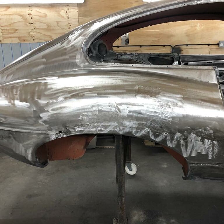 Here we have another progress update on our beautiful series one e-type
Lead loading undertaken on the rear quarter panel, before and after!
Surface primed, panel heated, lead applied and surfaced re-finished.
#jaguar #jaguaretype #jag #etype #etypes