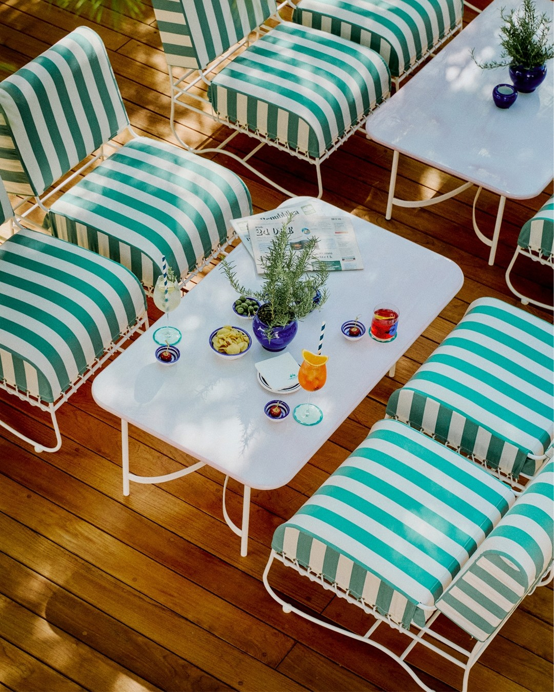 Mucca Le Sireunse Mare Table with Coasters.png