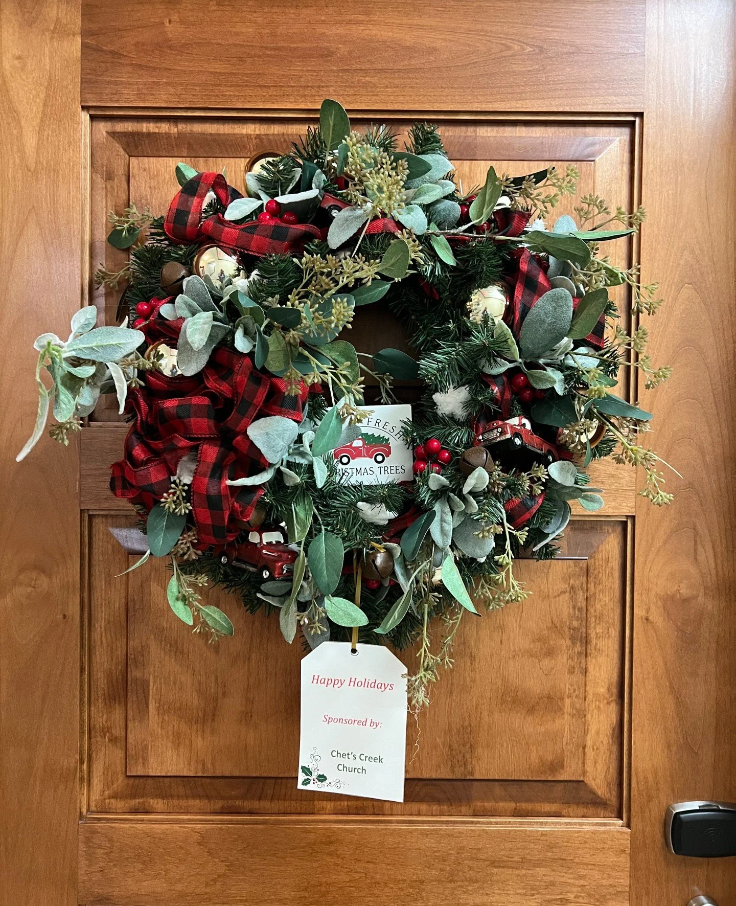 Feeling blessed this season! ✨ A heartfelt thank-you to Chet&rsquo;s Creek Church for sharing holiday joy with Gabriel House through your beautiful wreath donation. 🎄💛