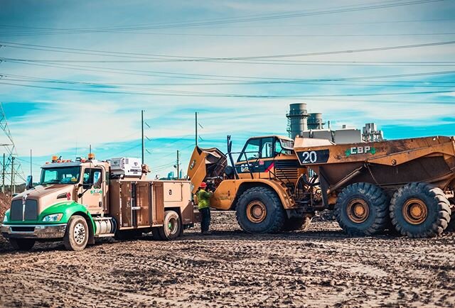 Shout-out to all our mechanics that keep us running! We couldn&rsquo;t do it without you!
&bull;
&bull;
#TheRightDirection #mechanic #construction #constructionlife #heavymetal #heavyequipmentlife #heavyequipmentnation #heavyequipmentmechanic #earthm