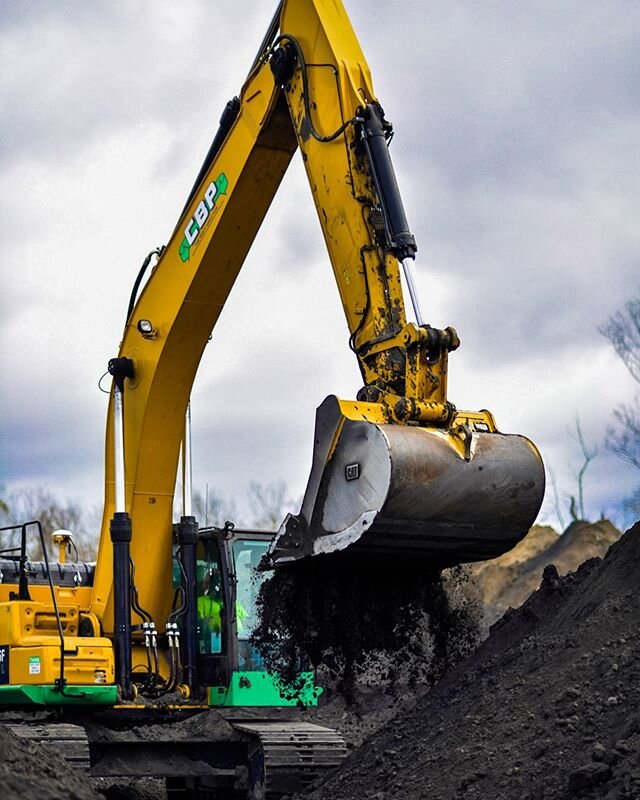 Up close shot of our @catconstruction 336FL doing work. 💪🏼
&bull;
&bull;
#TheRightDirection #construction #constructiondaily #heavyequipment #heavyequipmentlife #heavyequipmentnation #heavyequipmentoperator #earthandiron #earthmovers #excavator #do