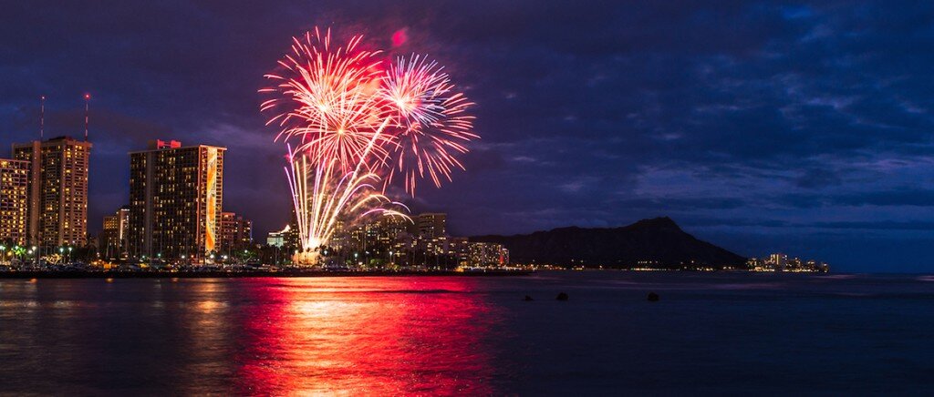 Oahu-Waikiki-Fireworks-Show-Friday-Night-1024x436.jpg