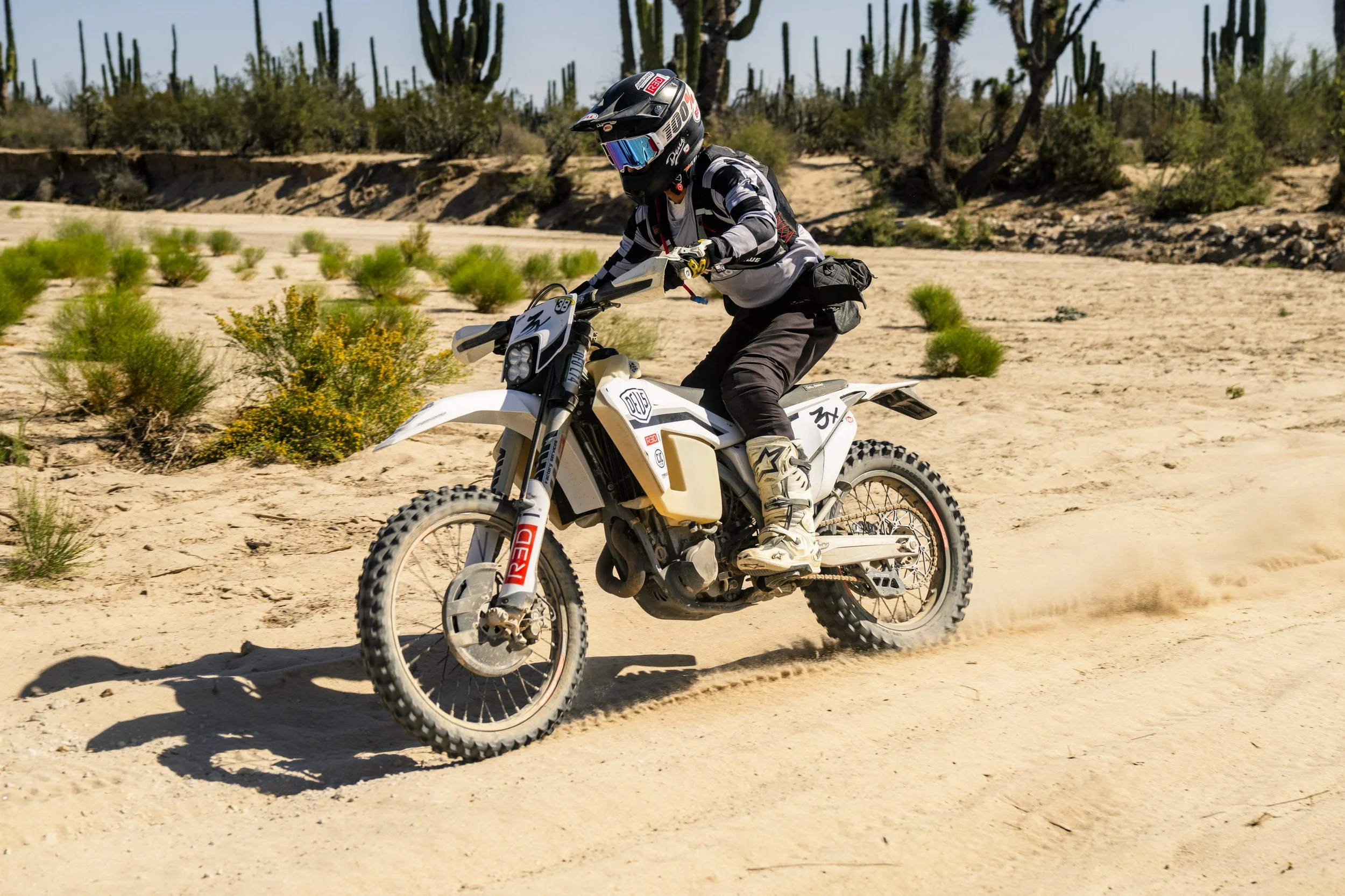 Baja1000_20231109_@Brett_Dickinson_@NickLapaglia-027.jpg