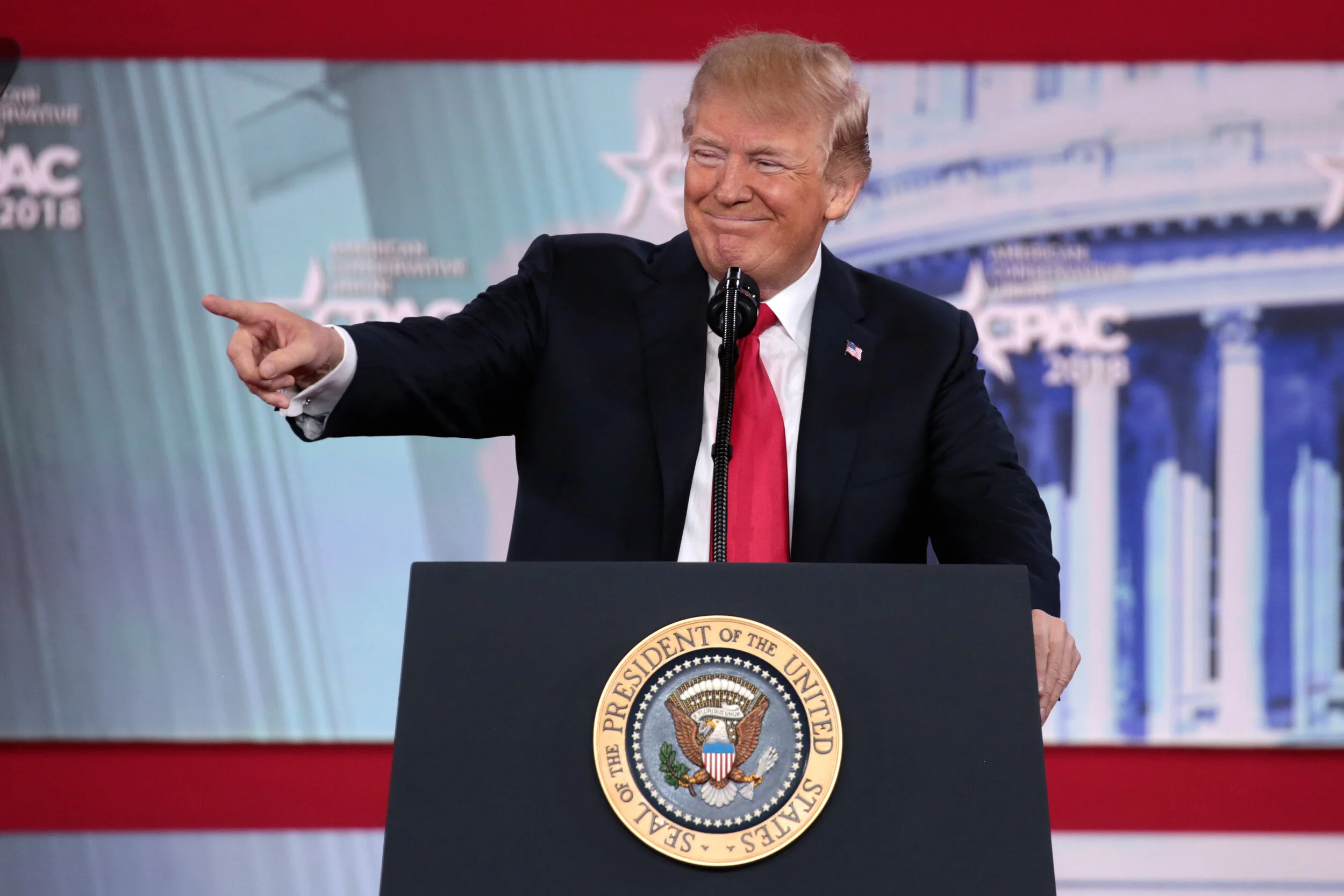 Foto von Gage Skidmore flickr.com (CC BY-SA 2.0) // President of the United States Donald Trump speaking at the 2018 Conservative Political Action Conference (CPAC) in National Harbor, Maryland.