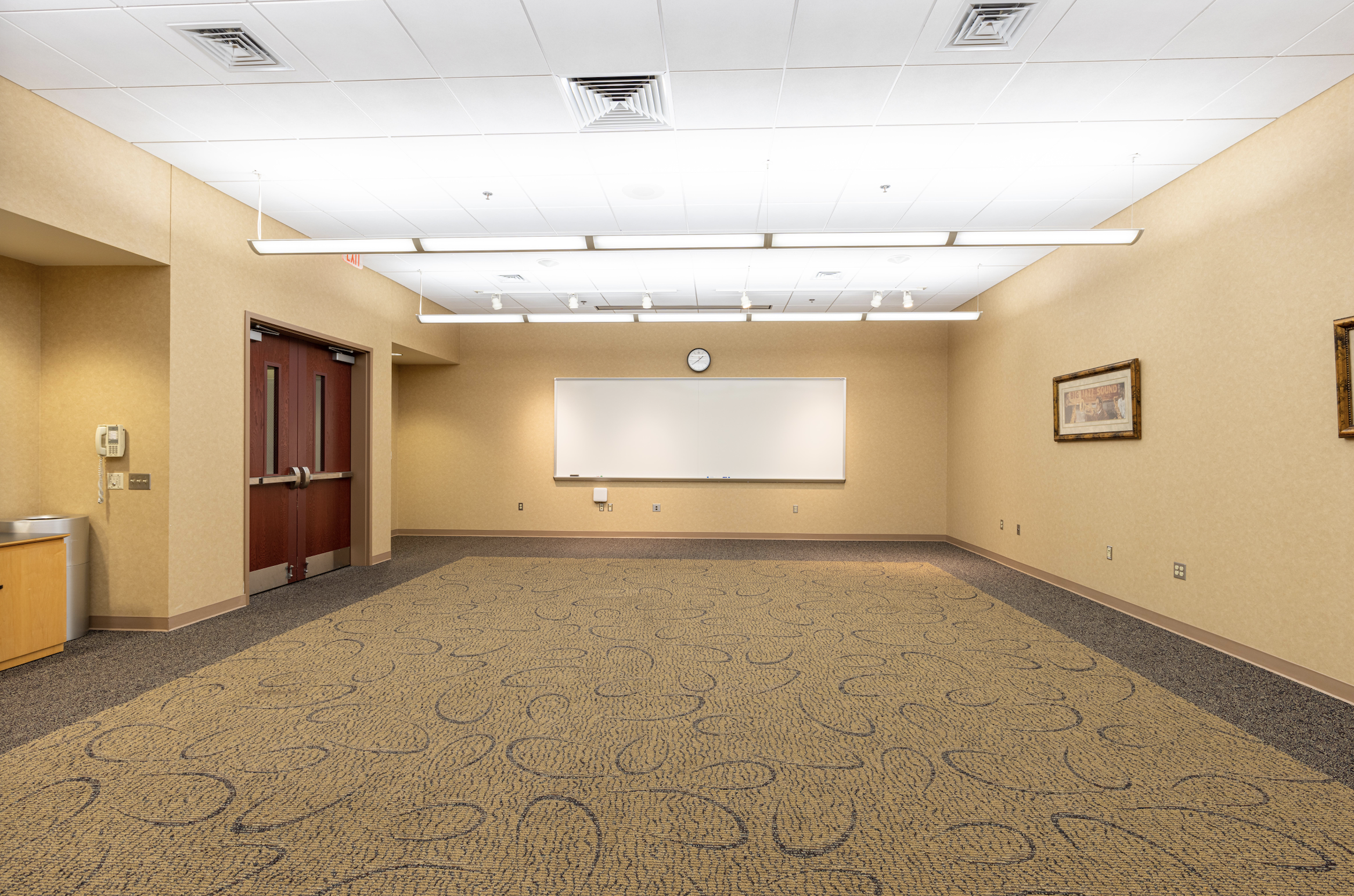 Our eleven meeting rooms make up 8,000 square feet of unobstructed meeting space. The beautiful, versatile rooms allow us to accommodate a wide variety of set-ups and guest counts.