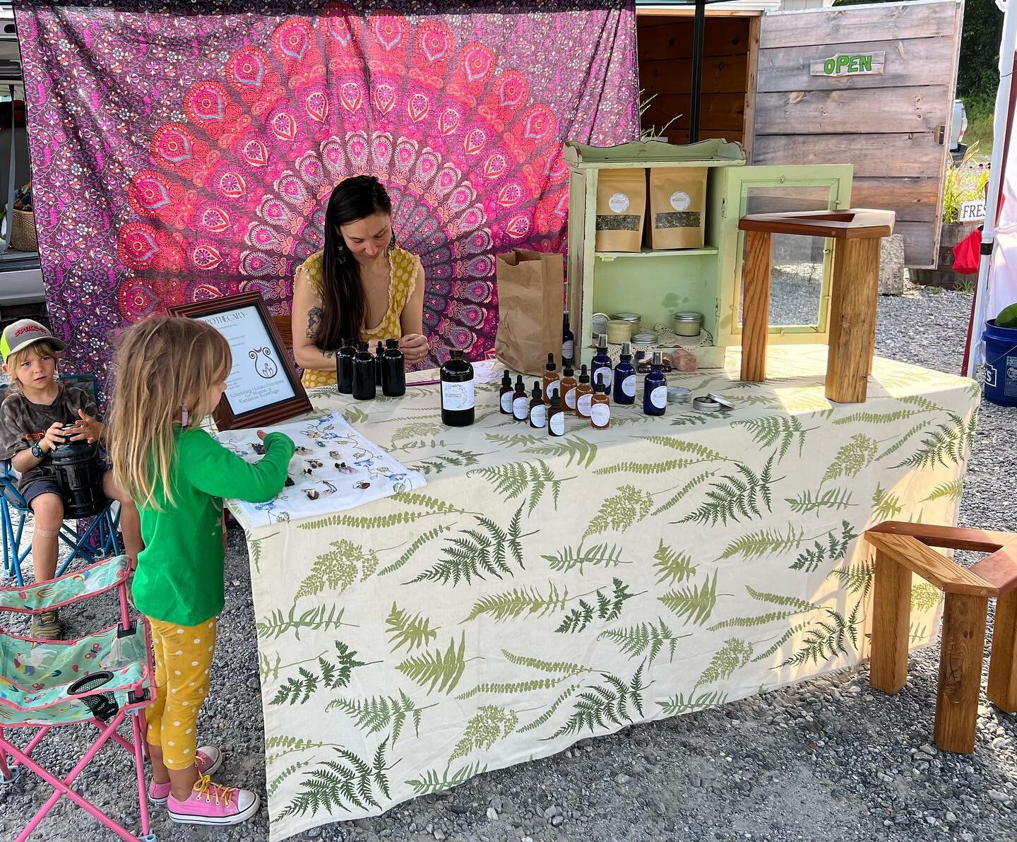 Got out of the village today to vend at the Old Fort Farmers Market.

As an introvert who loves being home and living in the forest, it&rsquo;s nice to get out of the vortex of @earthavenecovillage and see some new faces 💕

Downside is that most of 