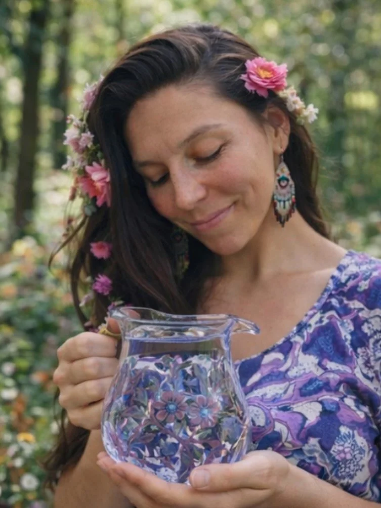 Castor oil packs are one of the simplest ancestral remedies I return to again and again for women&rsquo;s wellness. 🌿

When warm castor oil is placed over the abdomen and womb space, it gently penetrates deep into the tissues&mdash;stimulating circu