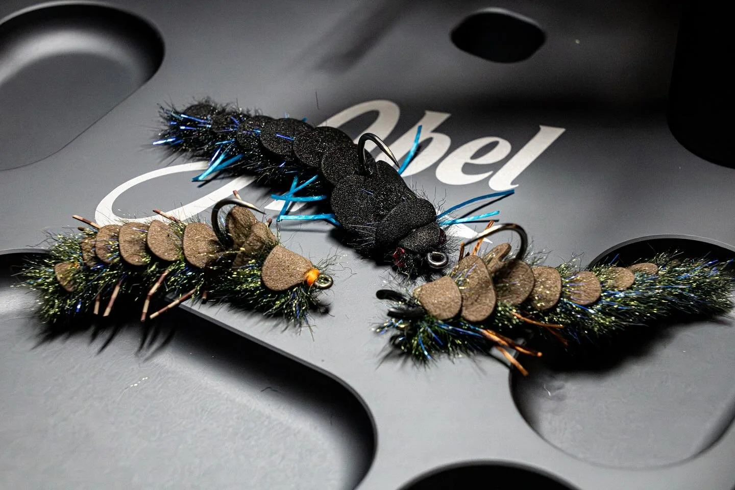 Playing with @thechocklettfactory micro shanks and hellgrammite bodies. They do not disappoint!
#chocklettfactory #flyfishing #flytying #articulationnation #gamechanger