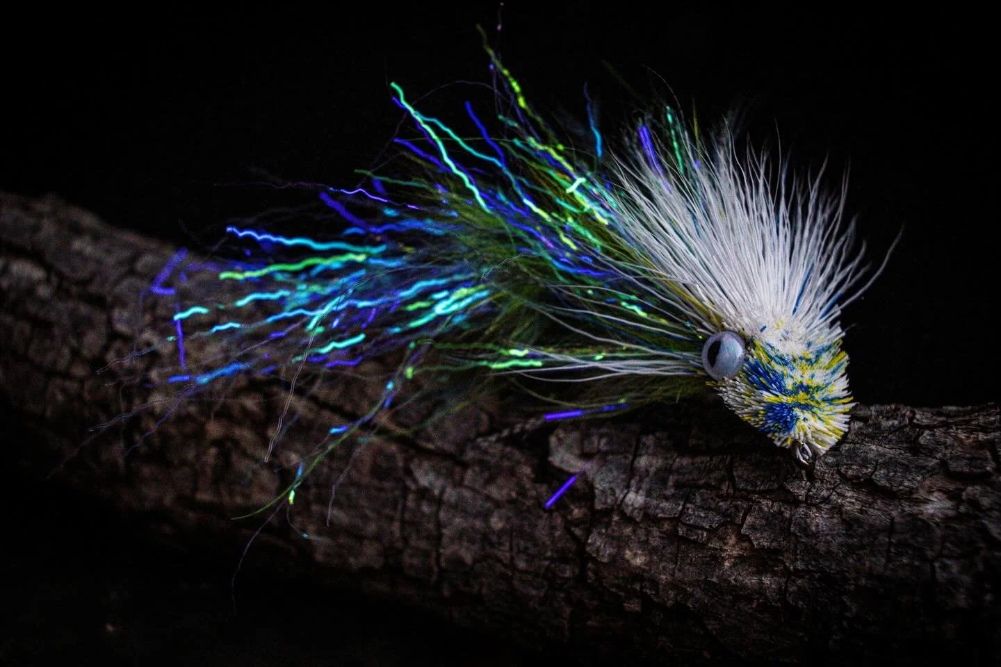 Tried to imitate those eyes @panther_branch_bugs does, but I think the OG Drunken master came out ok.

#flytying #deerhairbugs #articulationnation #swimemifyougotem #flyfishing