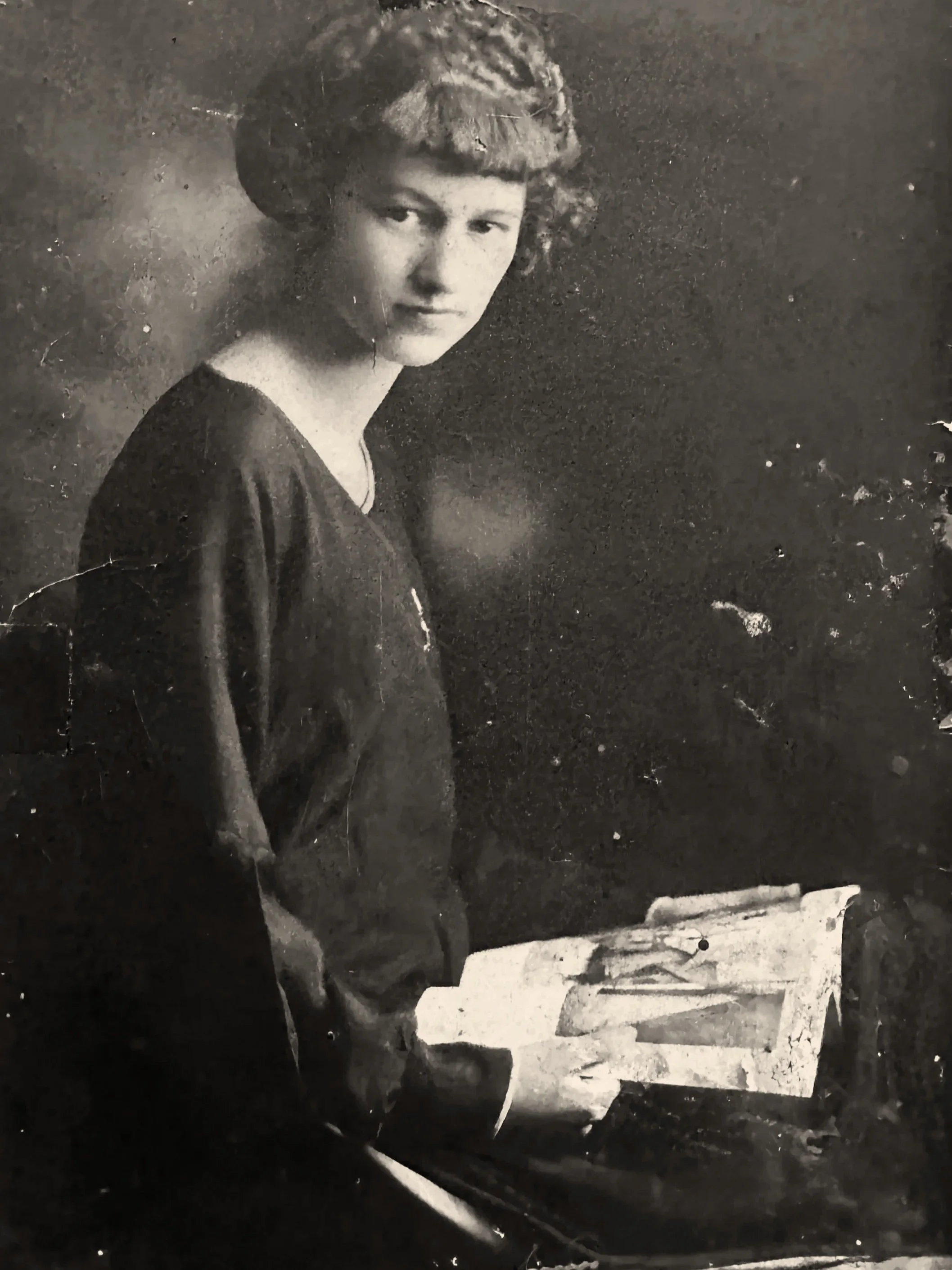 Marion Smith Fashion Illustrator Portrait Photo