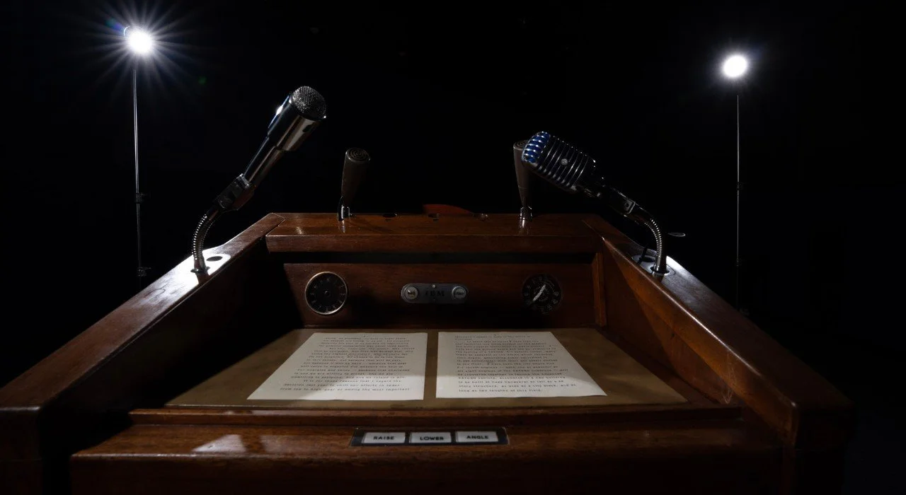 web-ibmlectern-desk1.jpg
