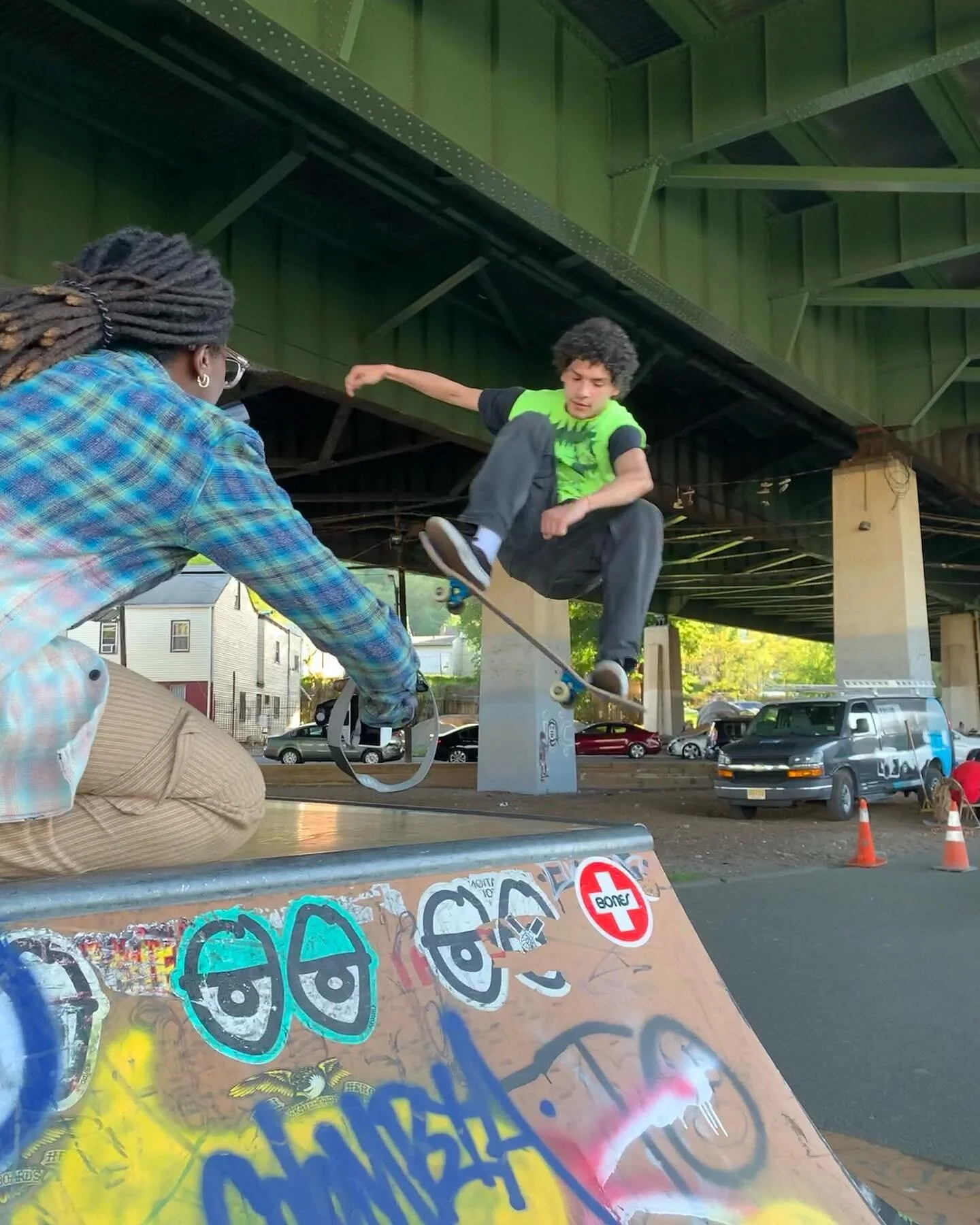 Highlight from our first weekly BBQ of the season! ☀️🌭

Our staff member @skateyogii capturing @jawnwell mid frontside air 🛹📸 Join us for weekly BBQ's in Paterson to be apart of amazing moments like these 🙌 
#skate #create #connect #solid #newjer
