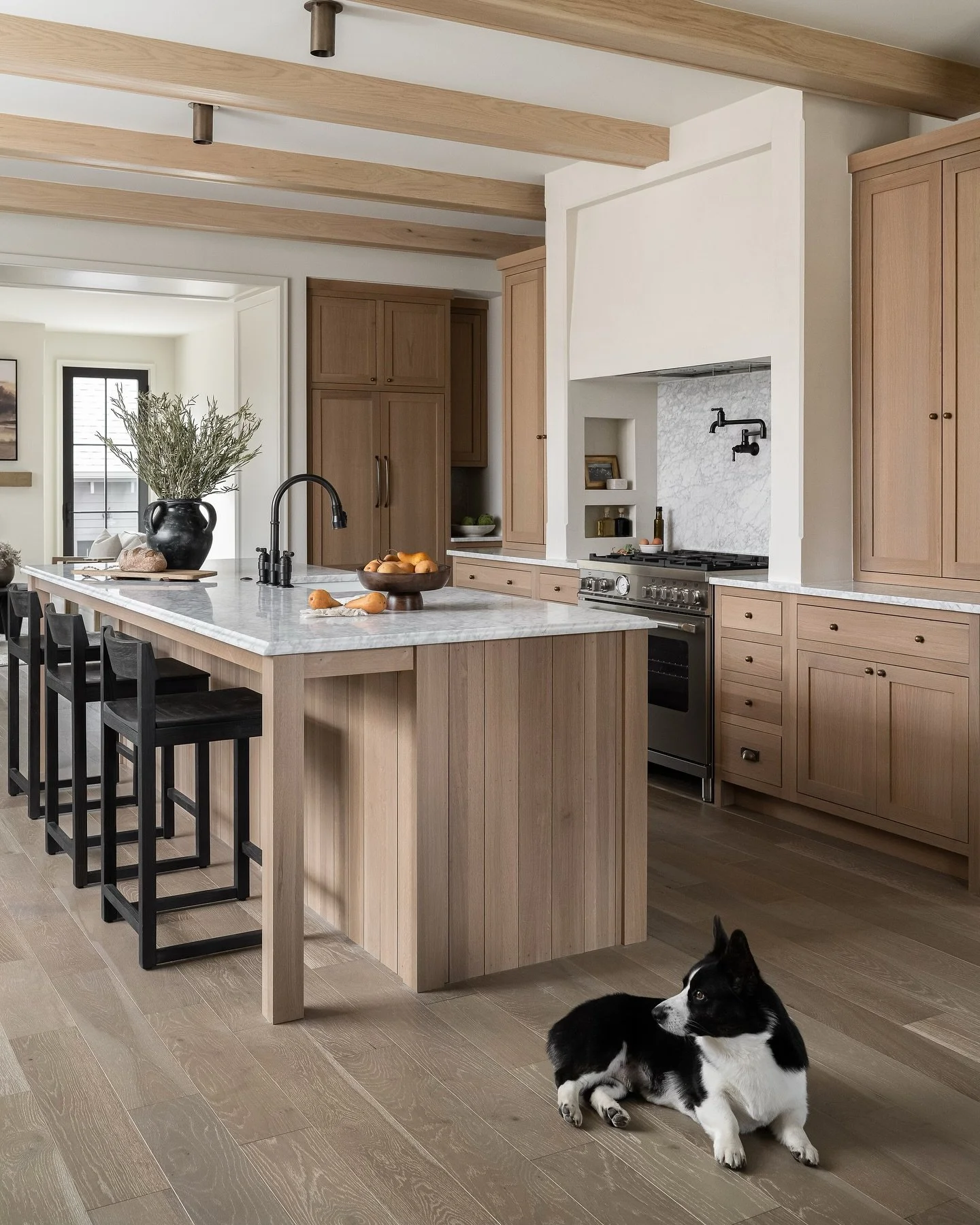 Light wood, clean lines, and timeless design &mdash; a kitchen that feels effortlessly welcoming.

Photo by @sarahshieldsphoto 

#aaNovo #CustomHomes #IndianaHomeBuilder #aaNovoDesignBuild #IndyHomeBuilders #Kitchen #Wood