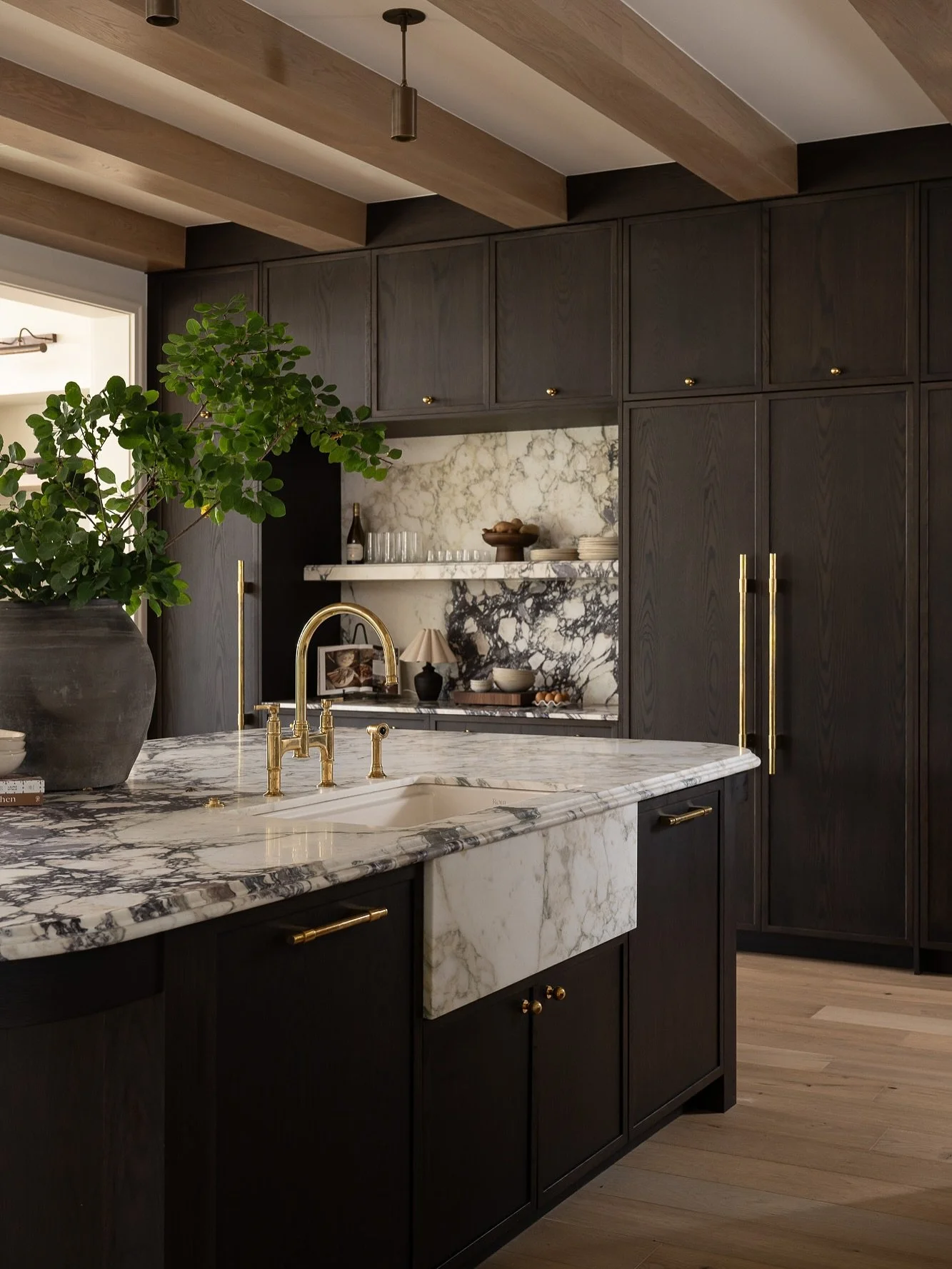 Still loving our Home-A-Rama 2025 kitchen.

Photos by @sarahshieldsphoto 

#aaNovo #HomeARama2025 #CustomHomes #IndianaHomeBuilder #aaNovoDesignBuild #BAGI #BuildersAssociation #BAGIBuilders #IndyHomeBuilders #ConstructionIndy #LeeHomeARama25 #Chatha