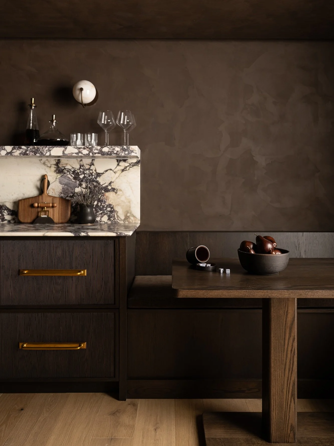 Moody vibes, bold design. A basement kitchen to remember.

Photo by @sarahshieldsphoto 

@indyrealtorguy @theagencyindy  @chathamhills @indybuilders 

#aaNovo #HomeARama2025 #CustomHomes #IndianaHomeBuilder #aaNovoDesignBuild #BAGI #BuildersAssociati