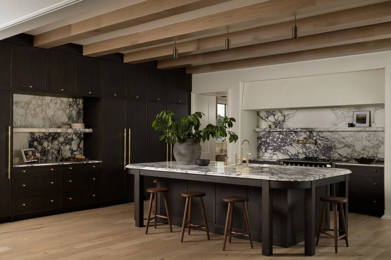 Spaces designed to be lived in. 

Every detail is intentional. Organized layouts, natural materials, and thoughtful design that keeps a space timeless and livable.

Photo by @sarahshieldsphoto 

@chathamhills  @indybuilders @twopagescurtains 

#aaNov