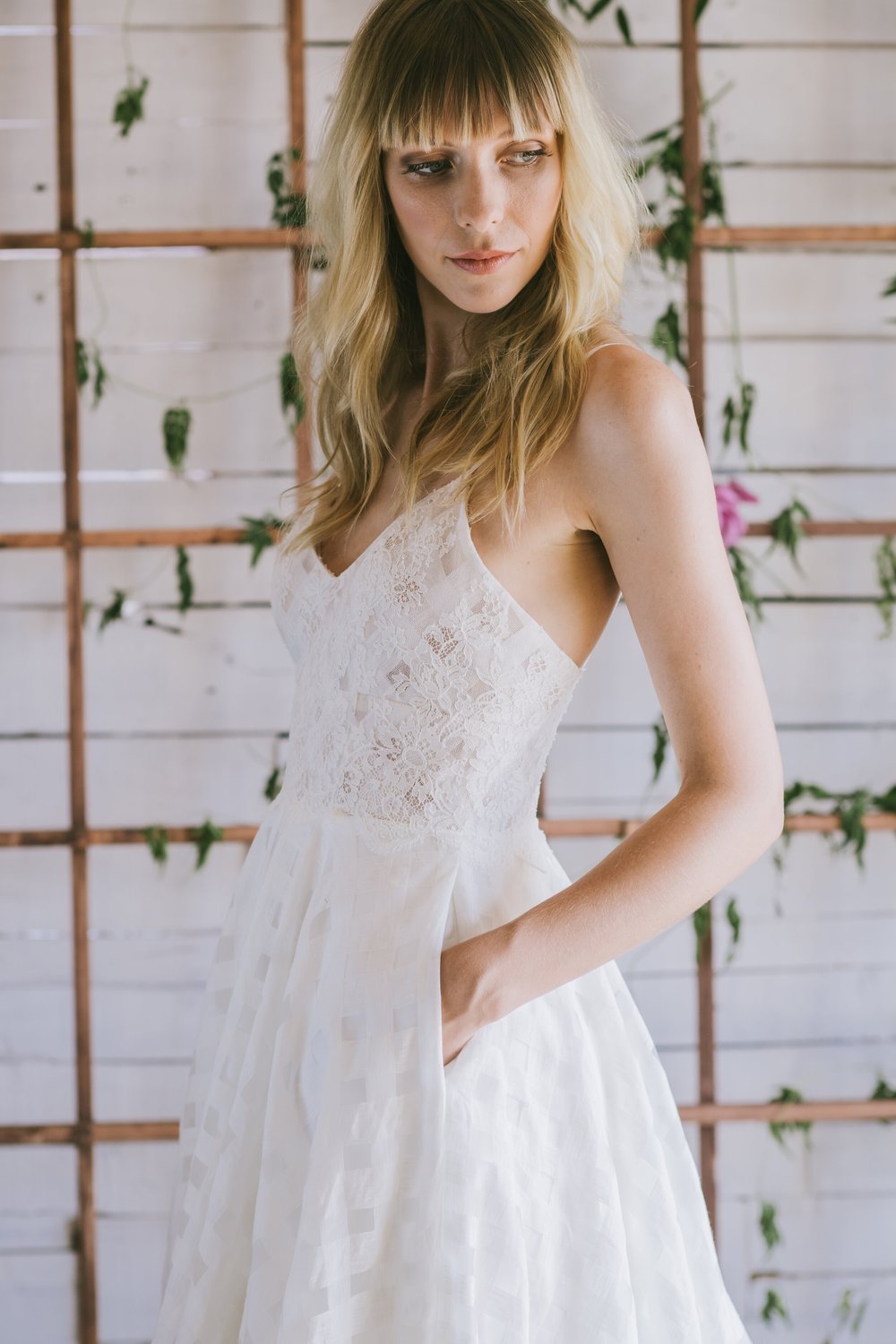 chinese dress ladies V-Neck Lace appliques Sexy and Sleek Wedding Dresses with Pockets main image 1